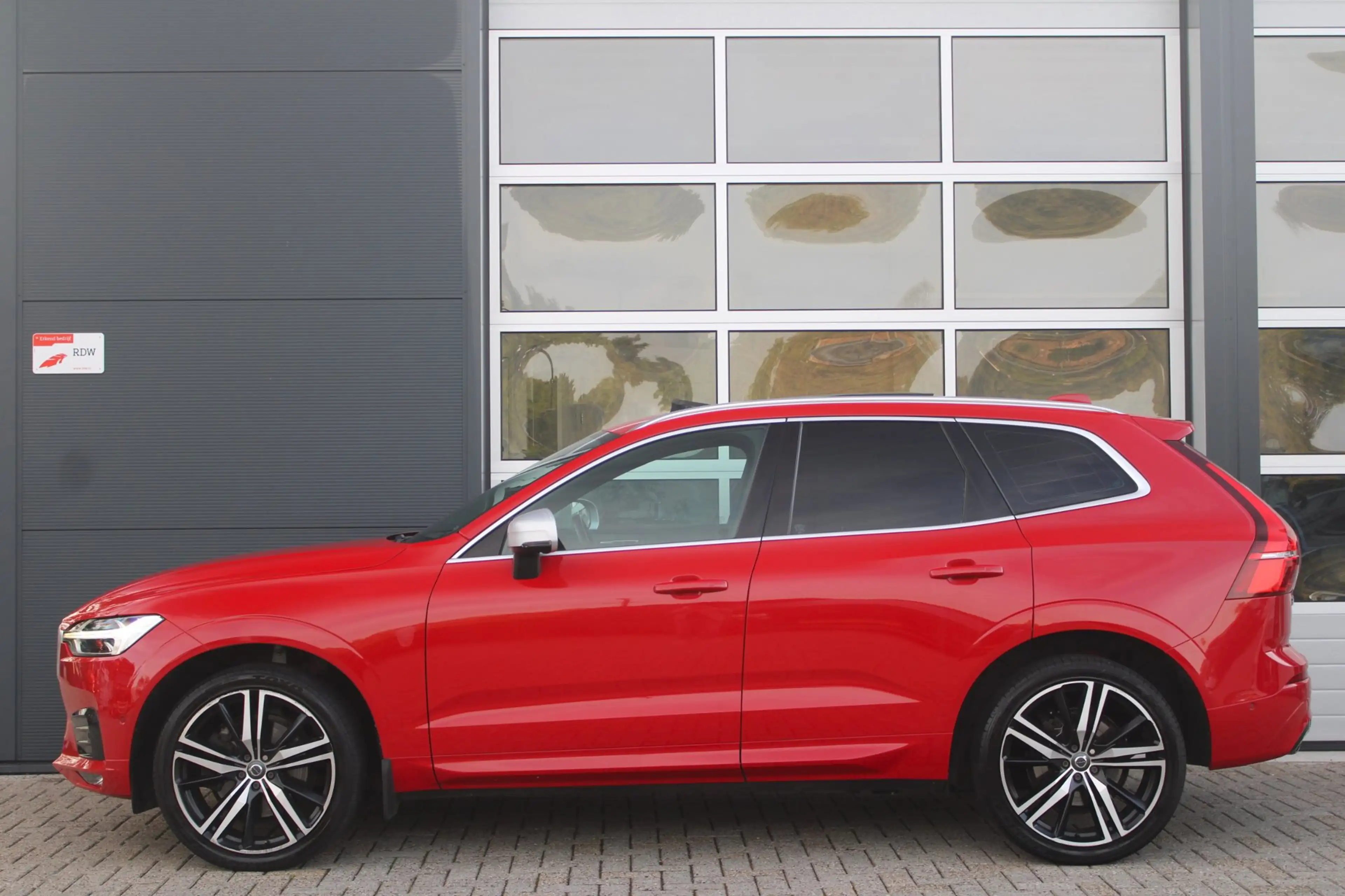 Volvo XC60 2.0 T6 AWD R 310pk | Pano | HK | 360 | ACC | HUD | — photo 4
