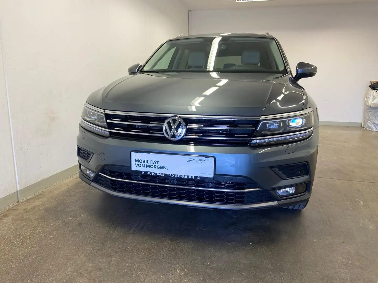 Volkswagen Tiguan VW Tiguan Alls. HL TDI 4MOTION DSG 5-Sitzer Grau - 2
