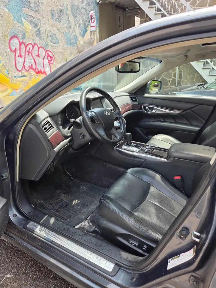 Infiniti M снимка Infiniti M