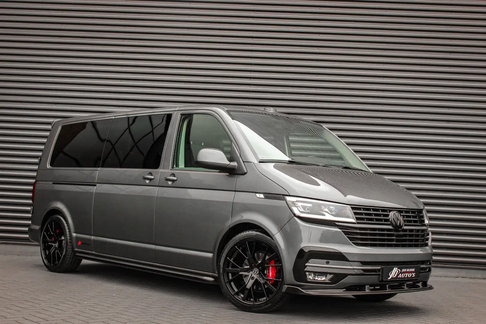 Volkswagen Transporter 2.0 TDI L2H1 BULLI DUBBEL CABINE 150PK DSG 2021 / Grijs - 2