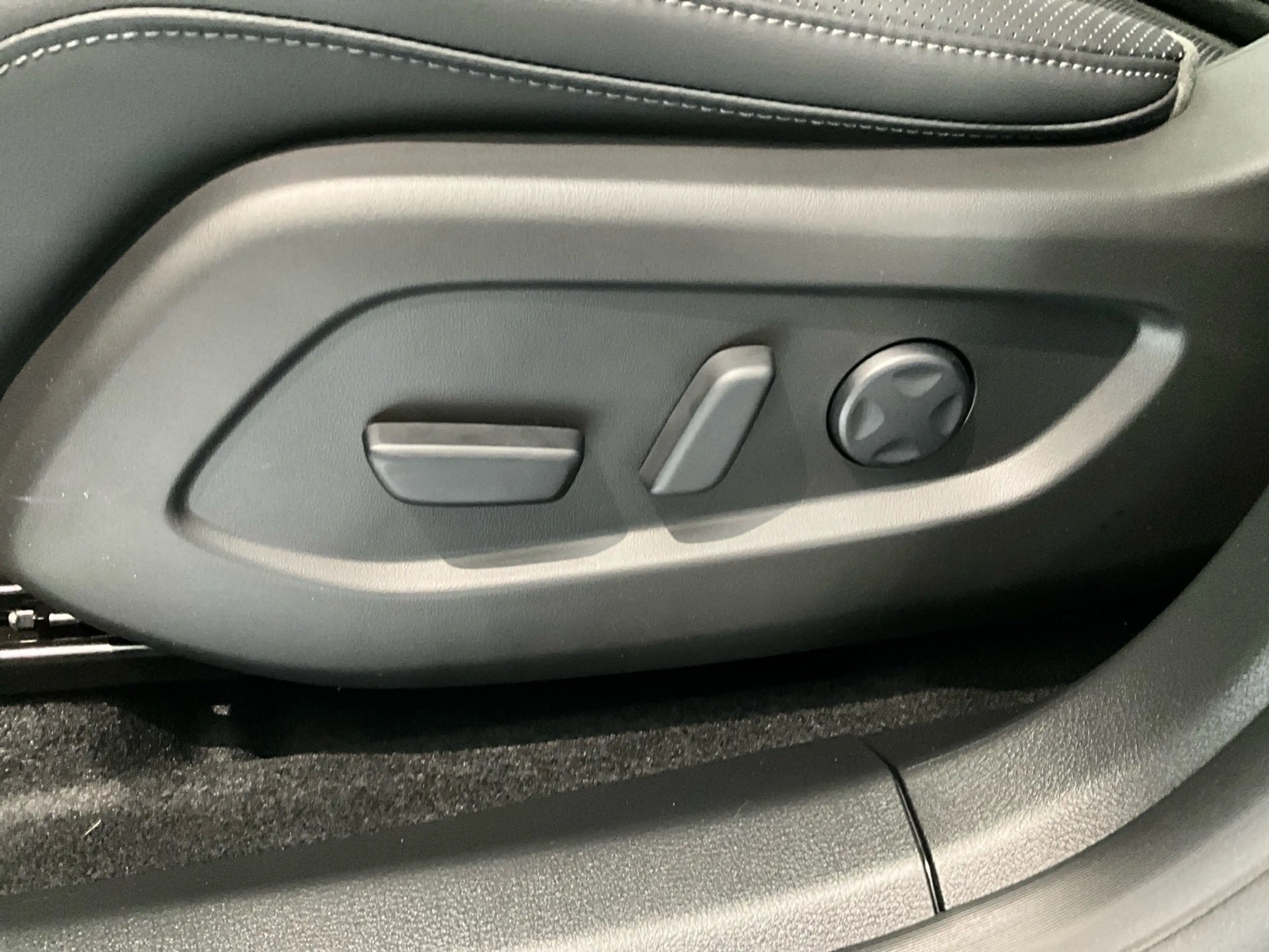 Mazda CX-6e EV W Takumi 2xKlima 360 AUT Fernlichtass — photo 8