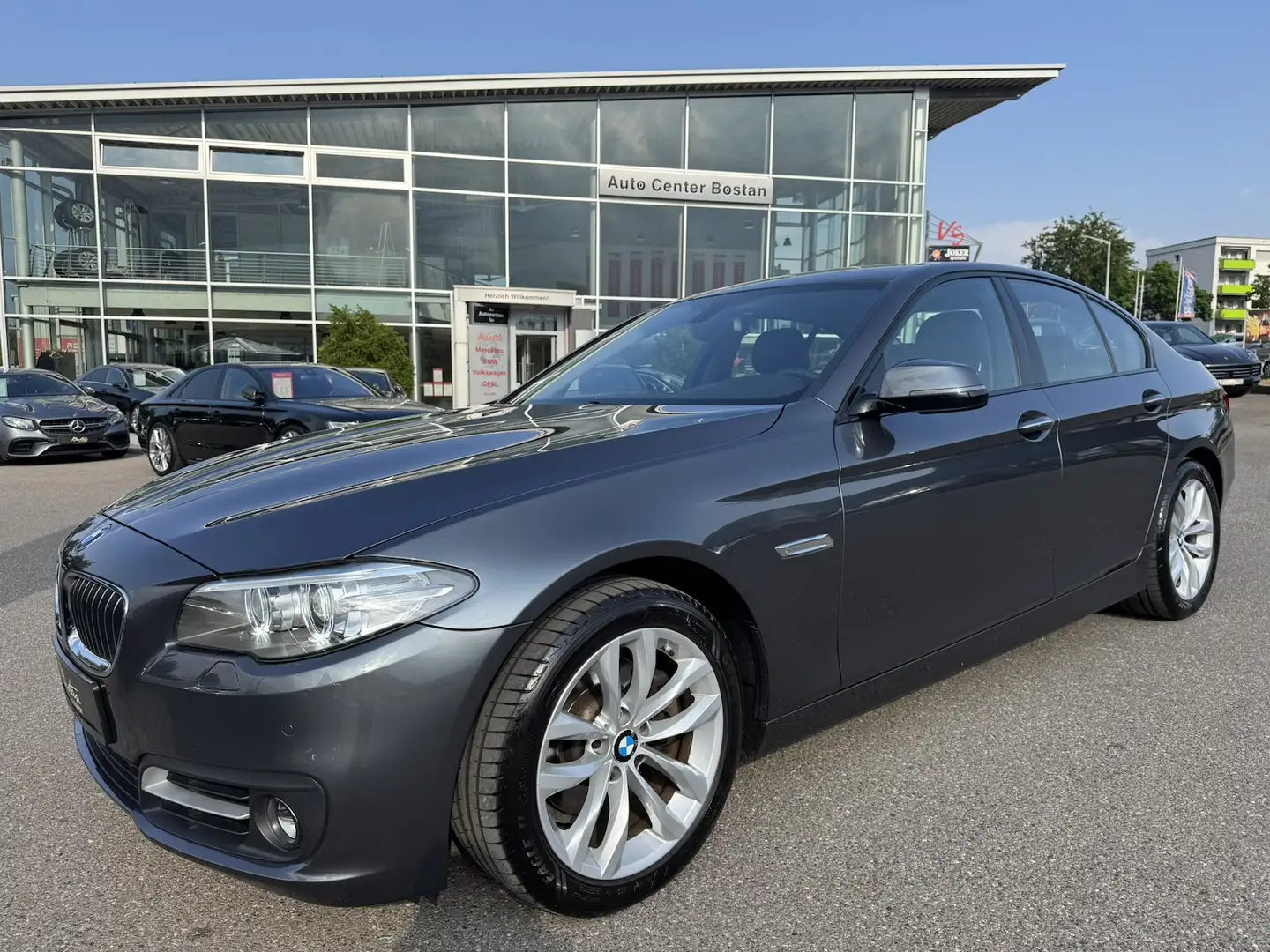 BMW 520 520d SPORT EDITION/LEDER/NAVI/PDC/XENON/1.HAND Сірий - 2