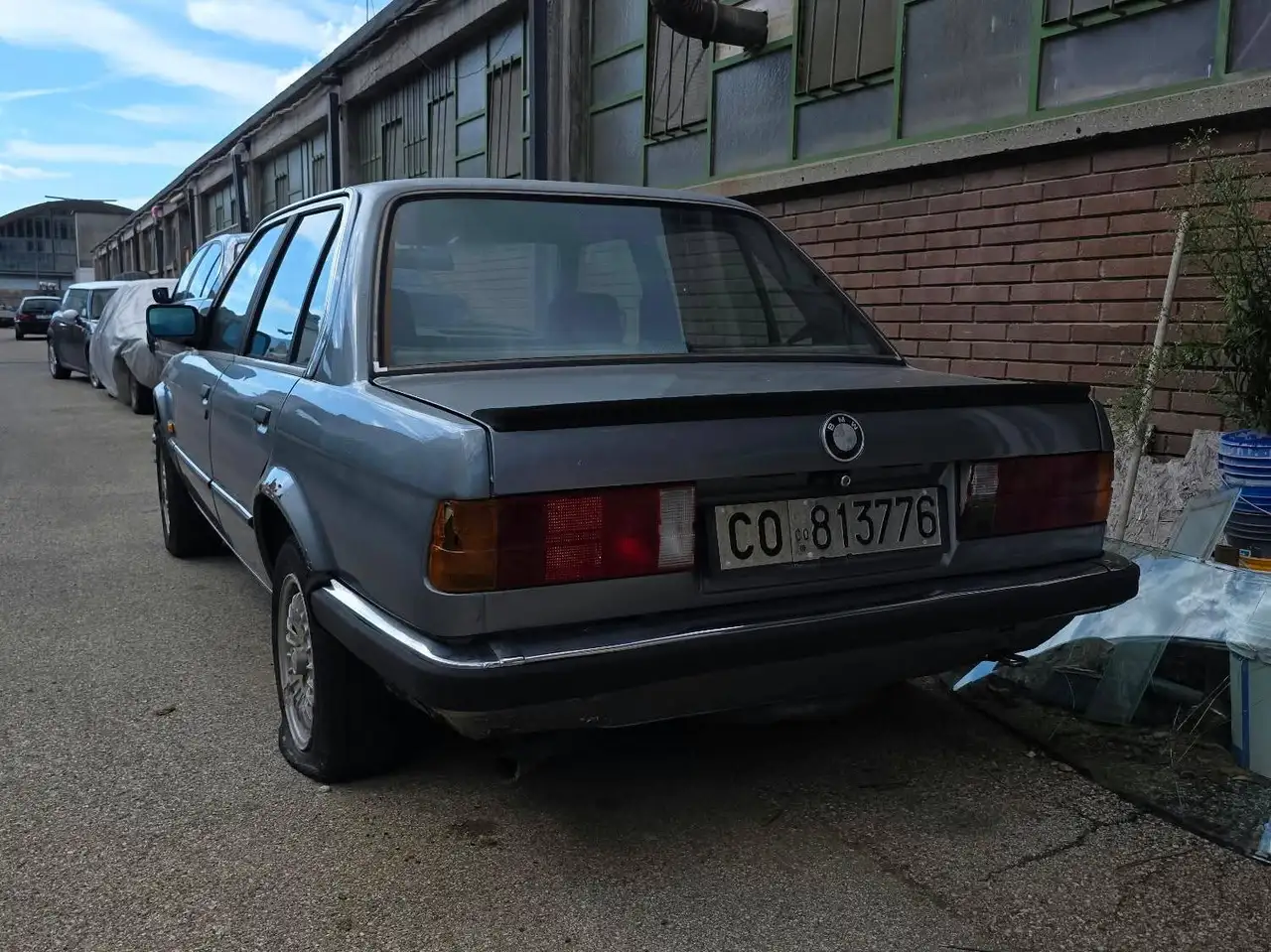 BMW 320i 4p e30, foto 3