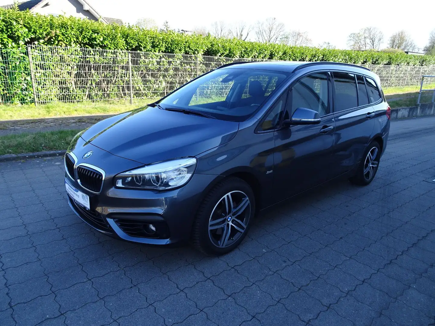 BMW 218 218d Sport Line/ Automatik/ Navi Grau - 1