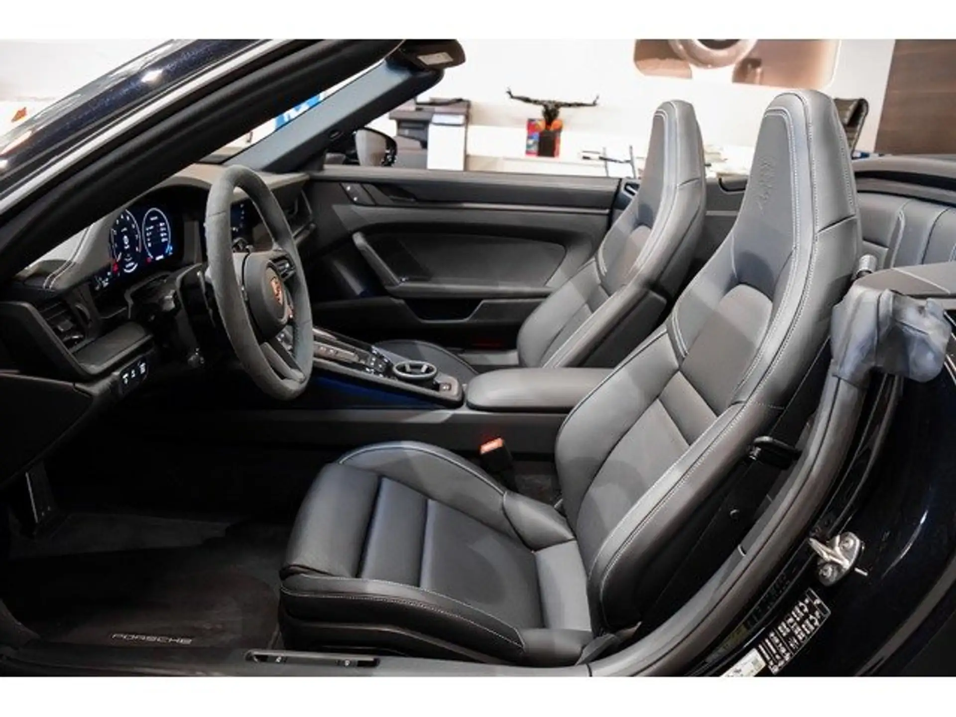 포르쉐 911 Carrera GTS Cabriolet 2026 검정 사진 7