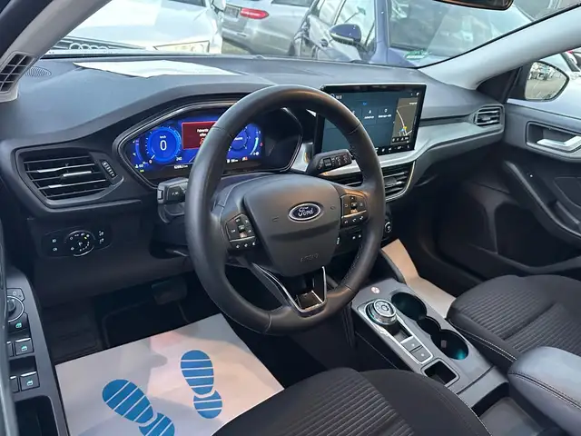 Ford Focus view 9