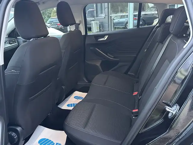 Ford Focus view 15