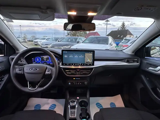 Ford Focus view 12