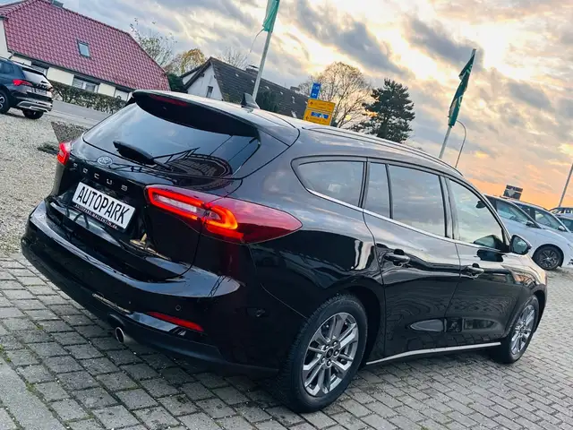 Ford Focus view 6