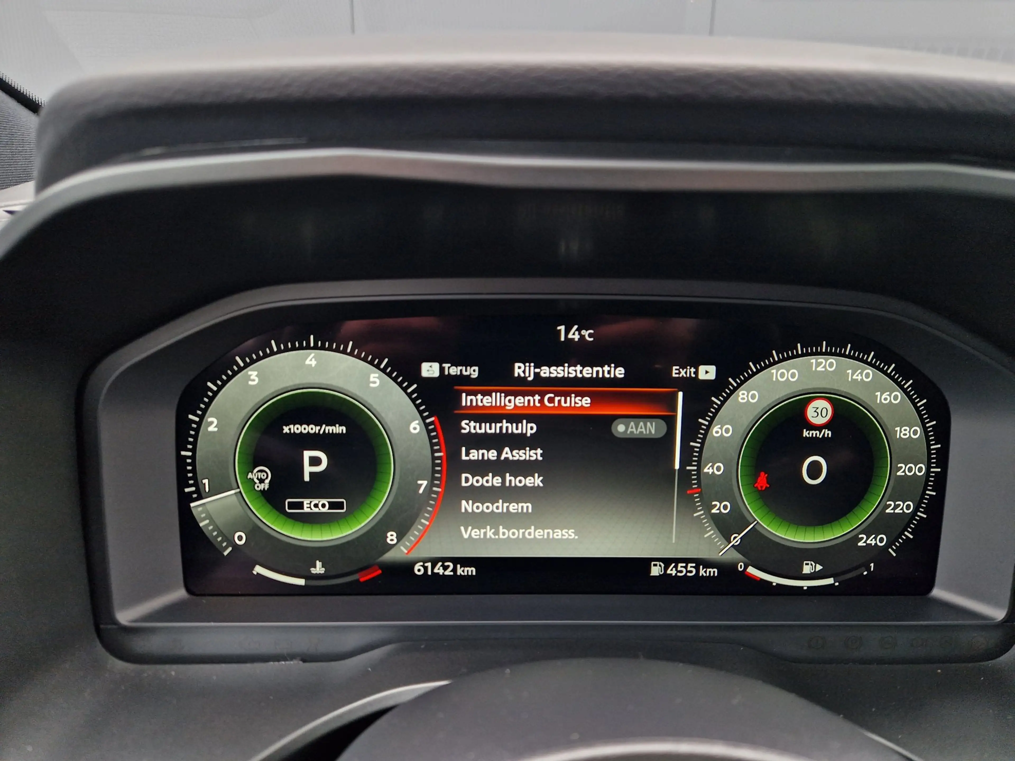 Nissan Qashqai 1.3 MHEV Xtronic Tekna Plus — photo 32
