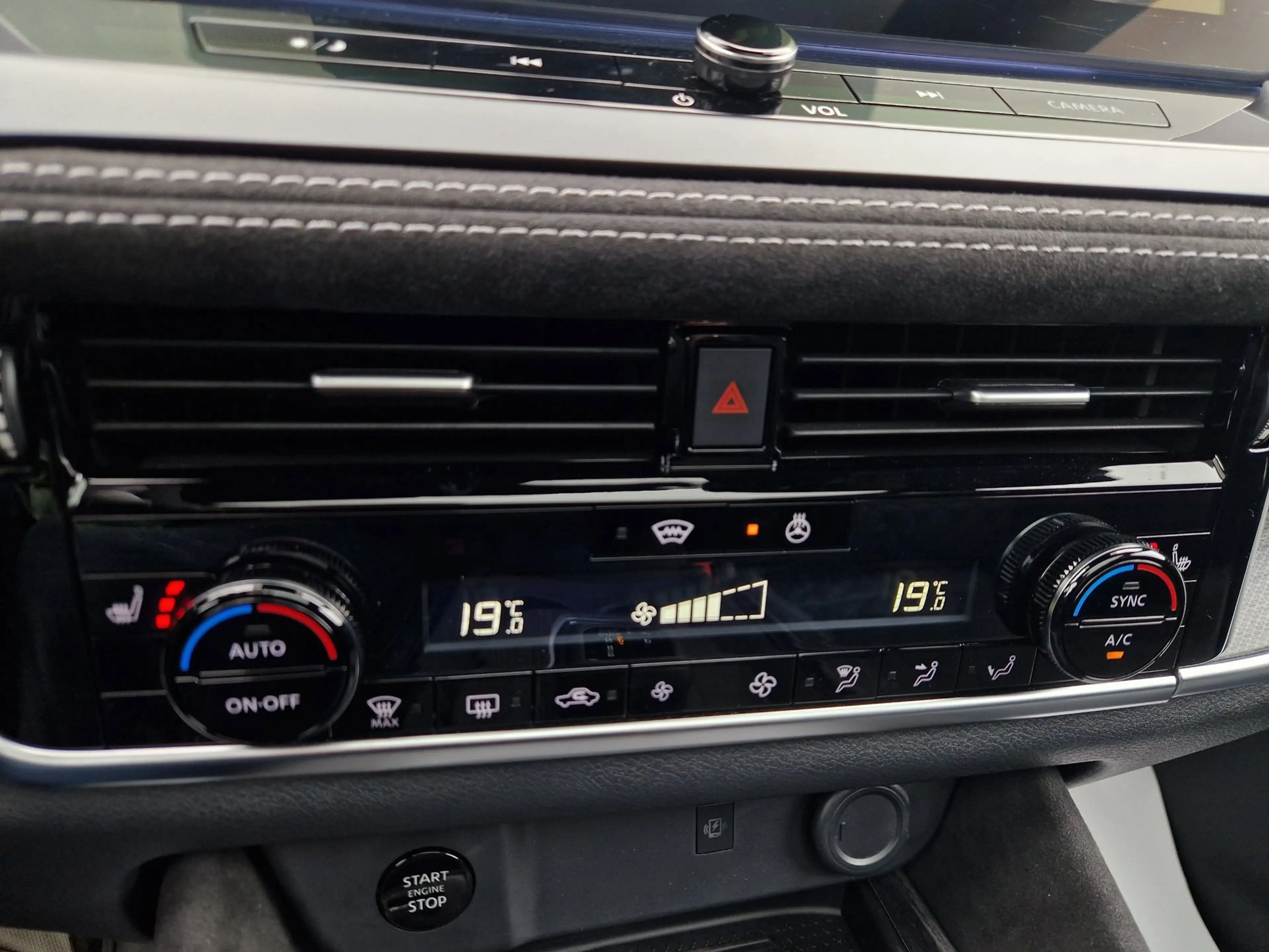 Nissan Qashqai 1.3 MHEV Xtronic Tekna Plus — photo 25