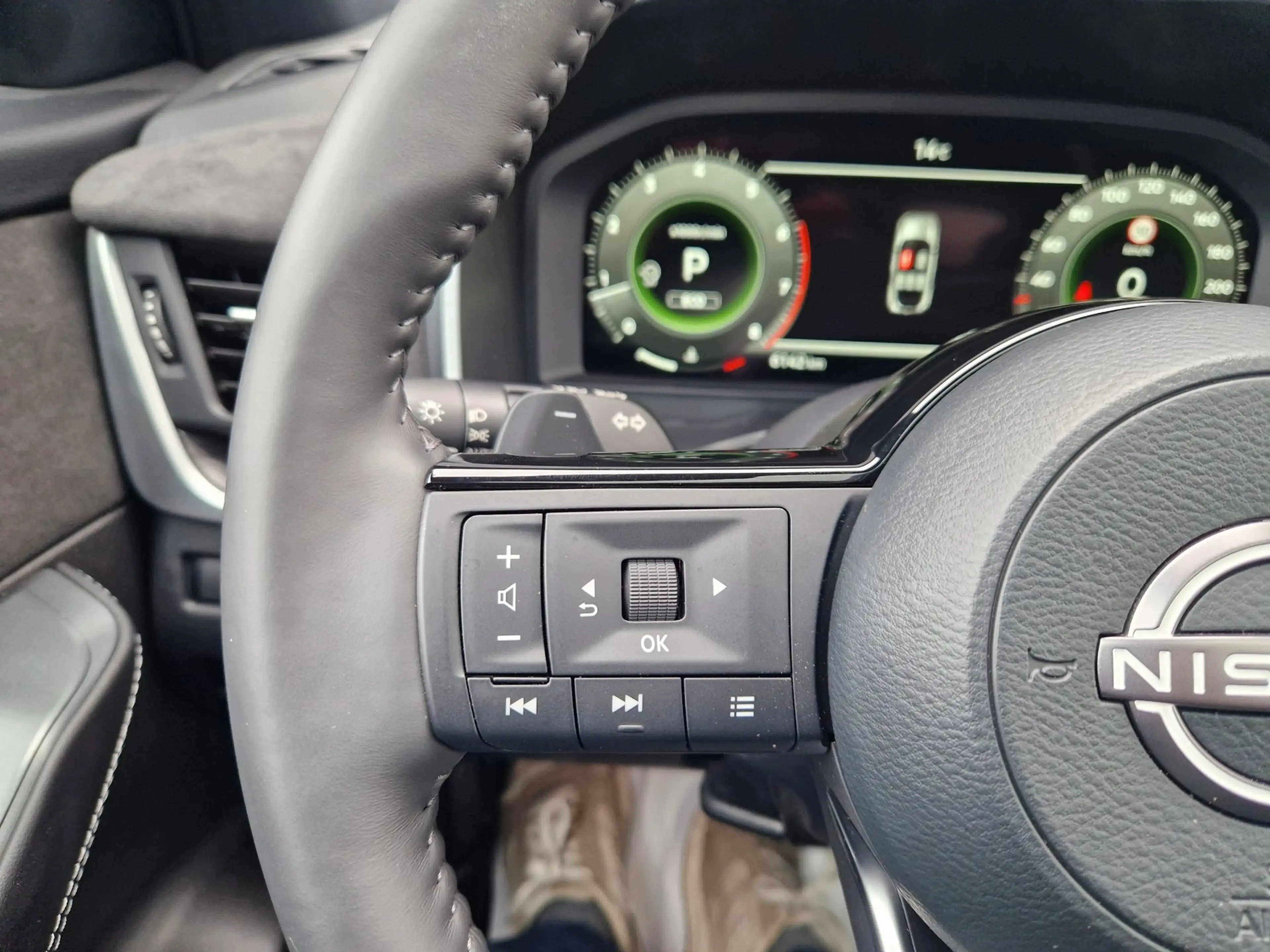 Nissan Qashqai 1.3 MHEV Xtronic Tekna Plus — photo 21