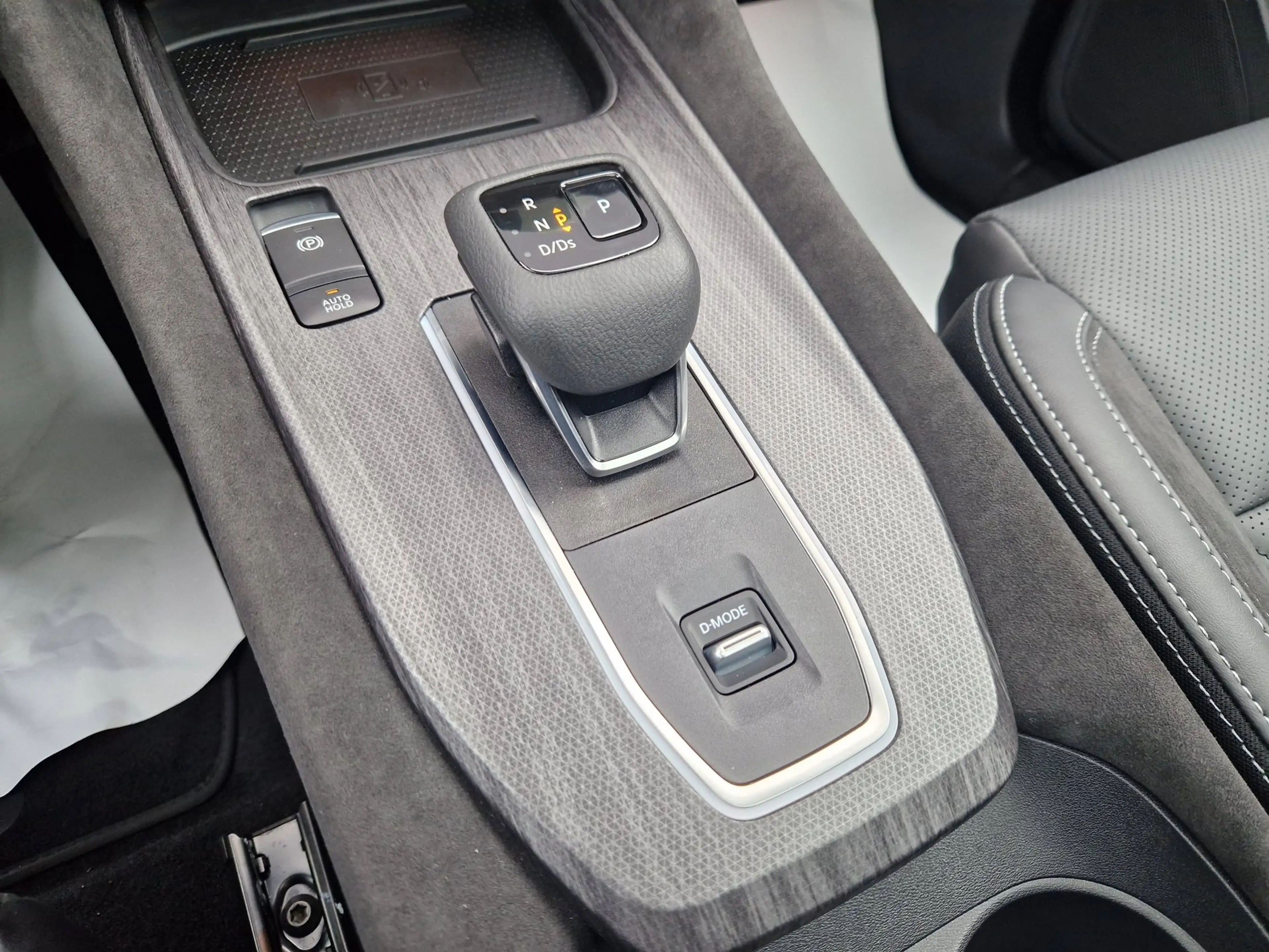 Nissan Qashqai 1.3 MHEV Xtronic Tekna Plus — photo 27
