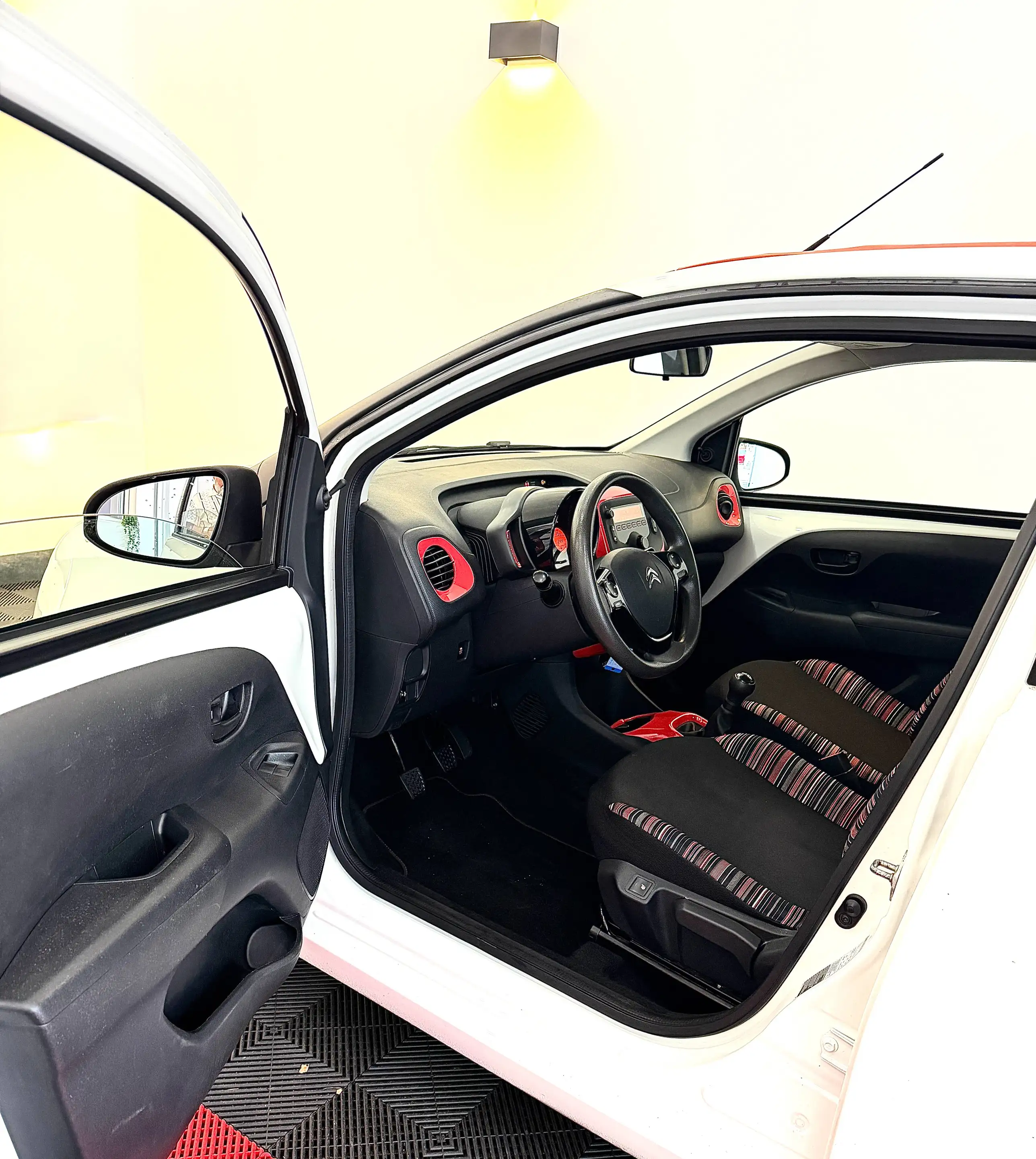 Citroen C1 Feel Edition — photo 14
