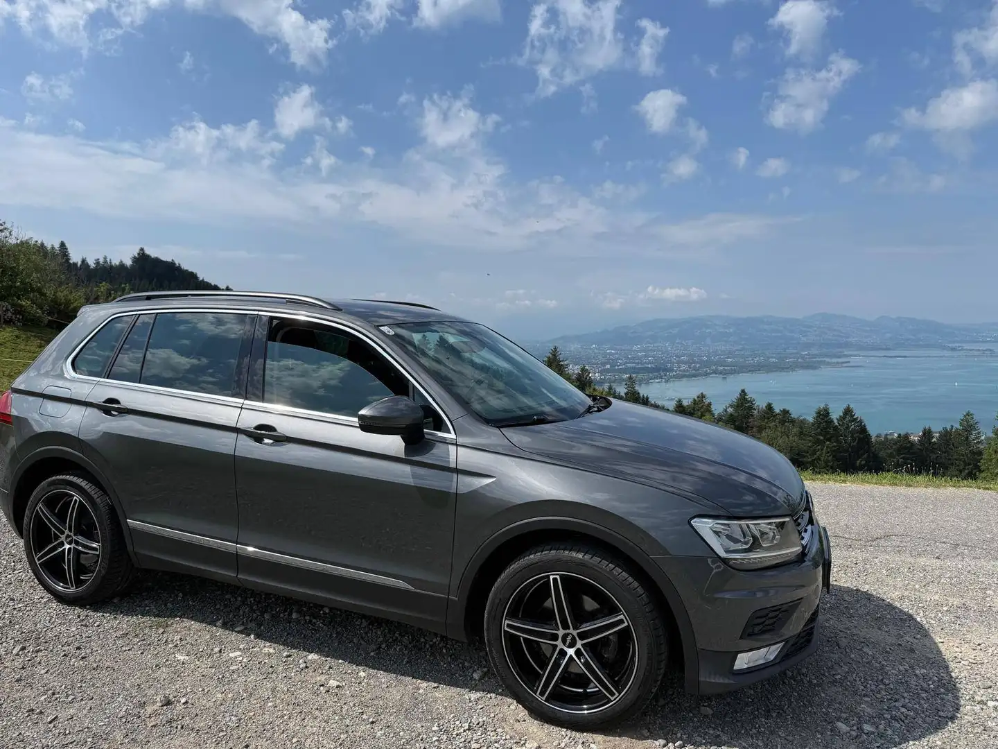 Volkswagen Tiguan Tiguan 2,0 TDI SCR ComfortlineComfortline Grau - 1