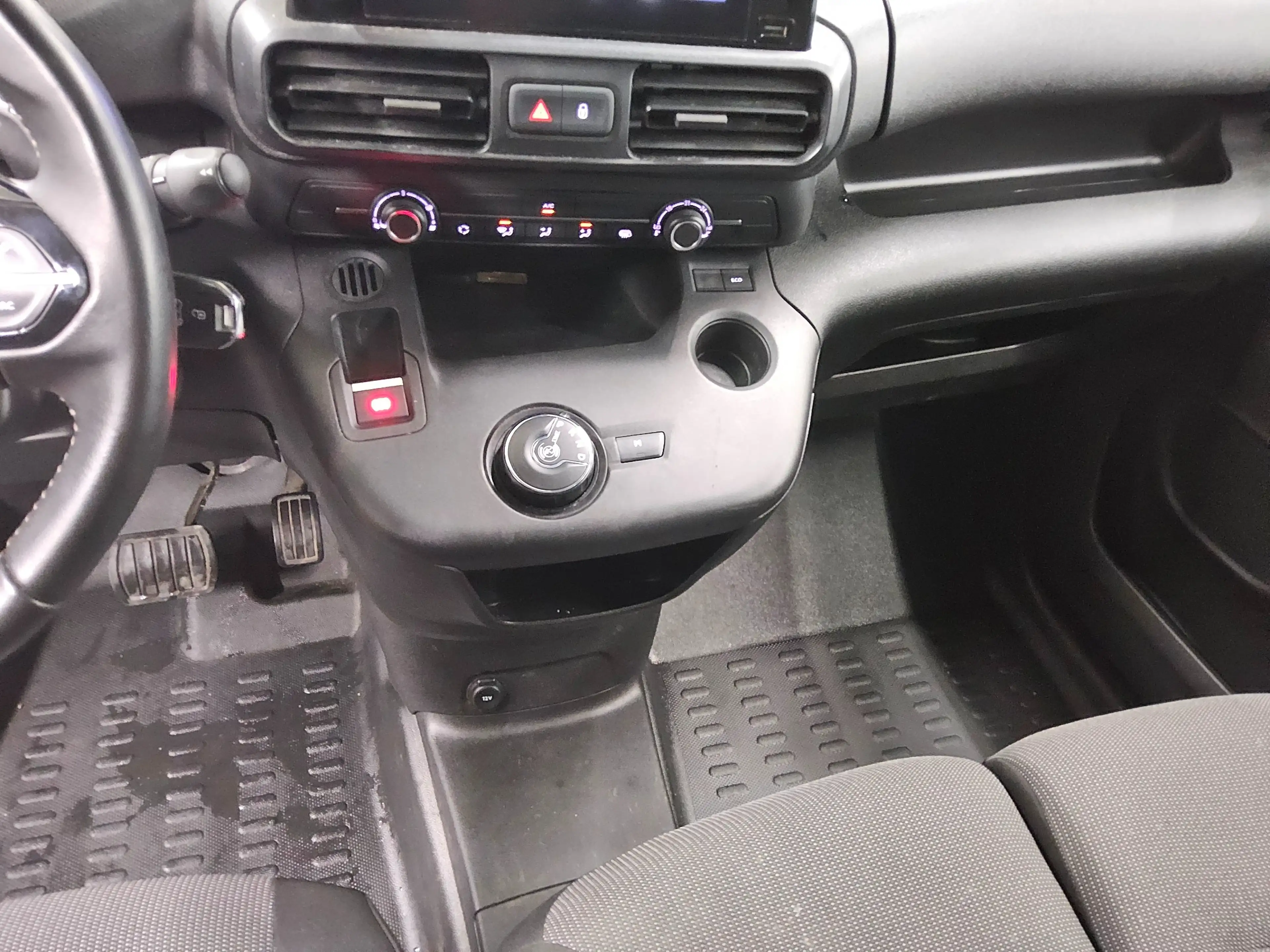 Peugeot Partner PARTNER NAVI KLIMA RADIO TEMPO MFL VC PDC 3-Sitze Tempomat — photo 15