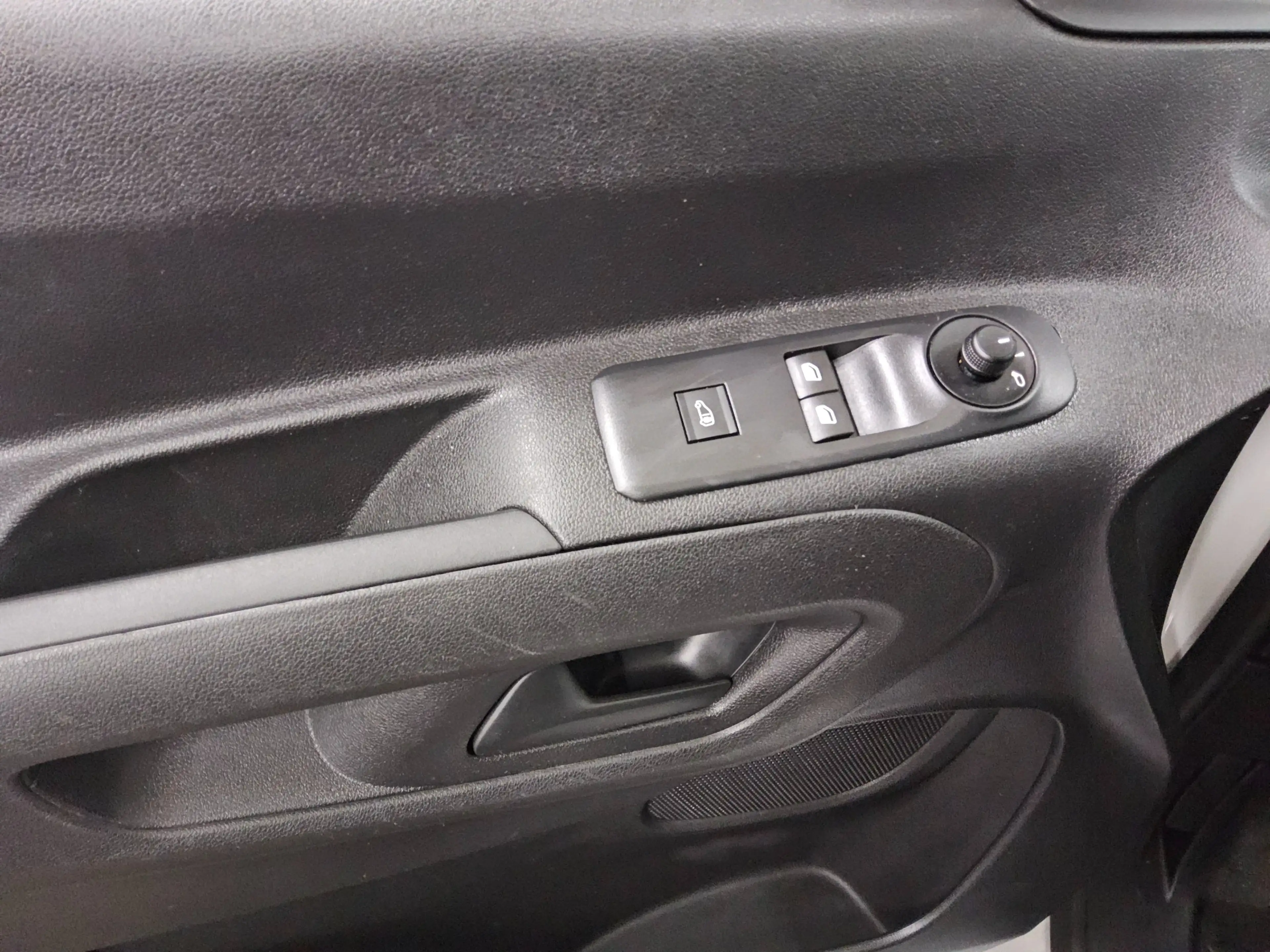 Peugeot Partner PARTNER NAVI KLIMA RADIO TEMPO MFL VC PDC 3-Sitze Tempomat — photo 3