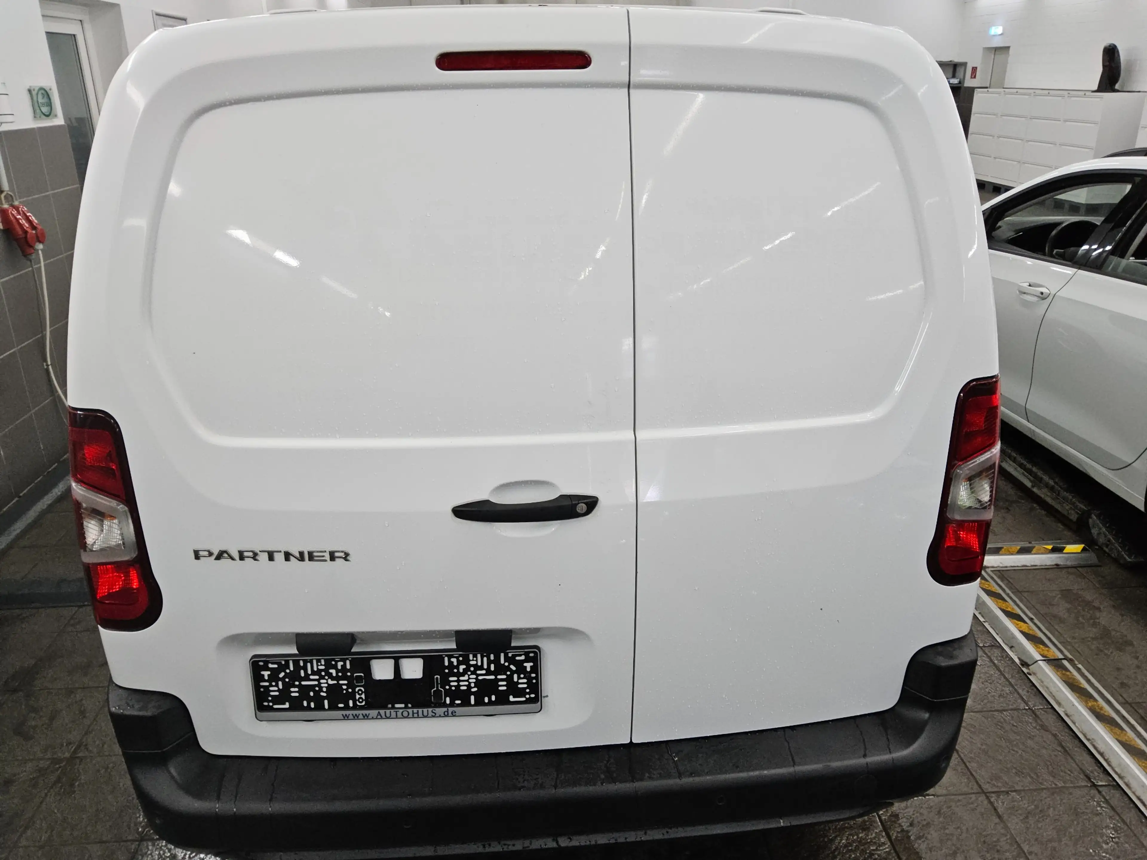 Peugeot Partner PARTNER NAVI KLIMA RADIO TEMPO MFL VC PDC 3-Sitze Tempomat — photo 6