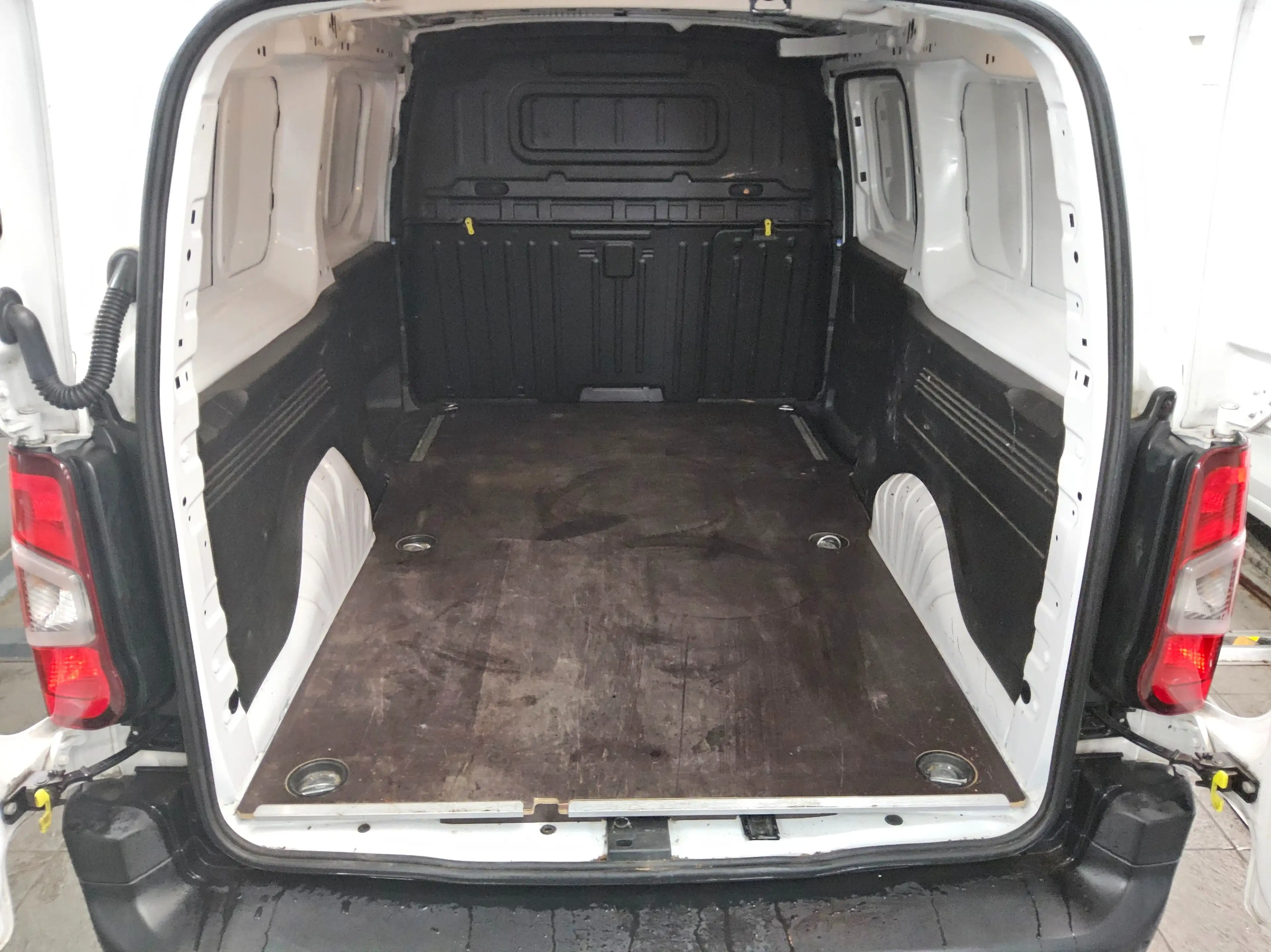 Peugeot Partner PARTNER NAVI KLIMA RADIO TEMPO MFL VC PDC 3-Sitze Tempomat — photo 5