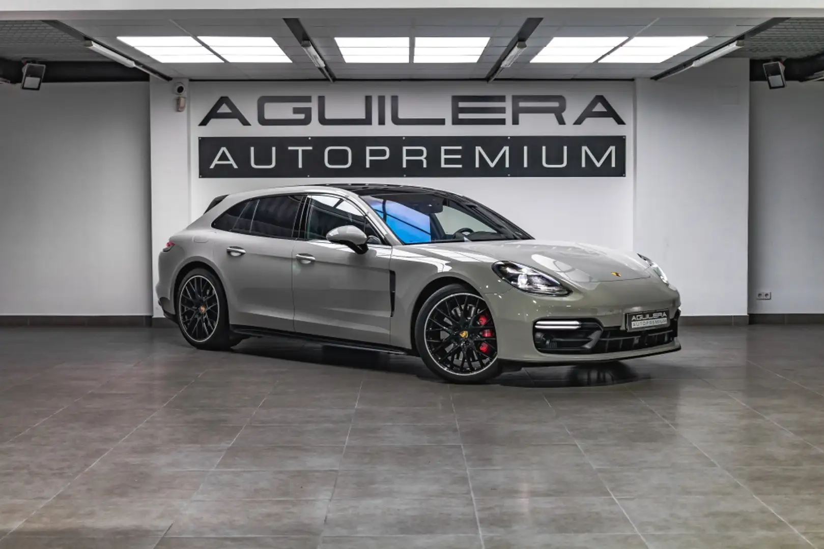 Porsche Panamera GTS Sport Turismo Gris - 1