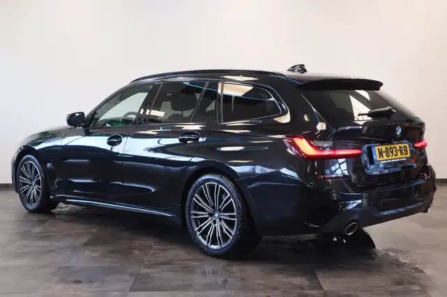 BMW 3 Series view 3