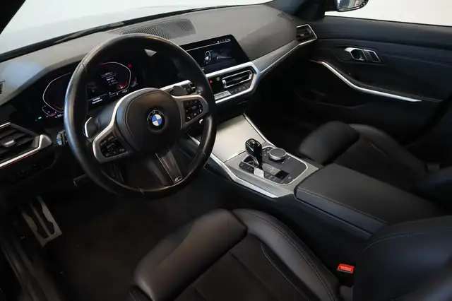 BMW 3 Series view 5