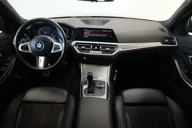 BMW 3 Series view 6