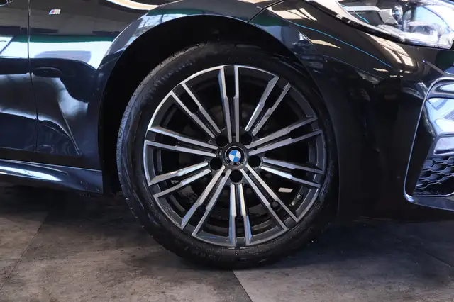 BMW 3 Series view 4