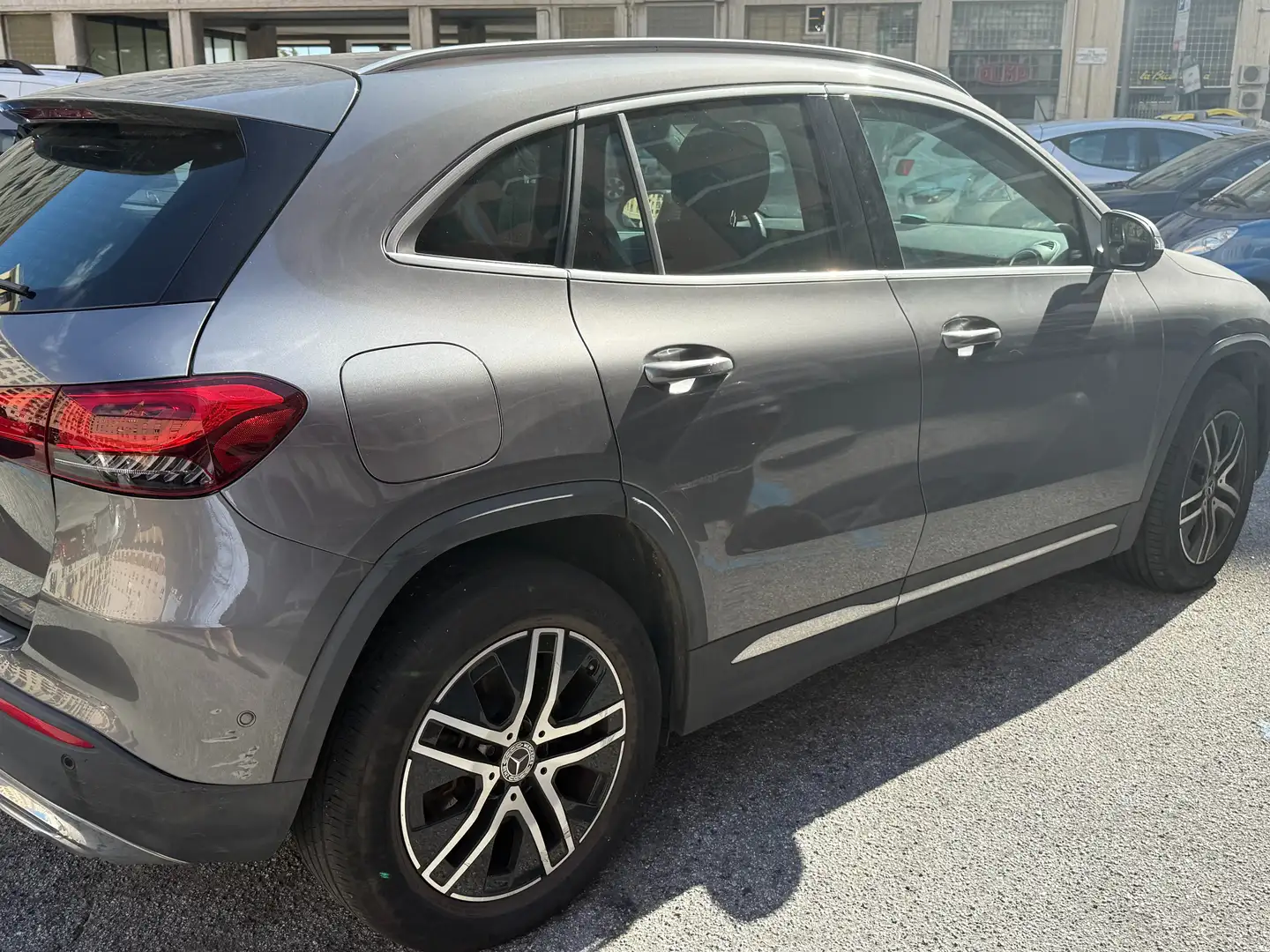 Mercedes-Benz GLA 250 plug-in Grigio - 2