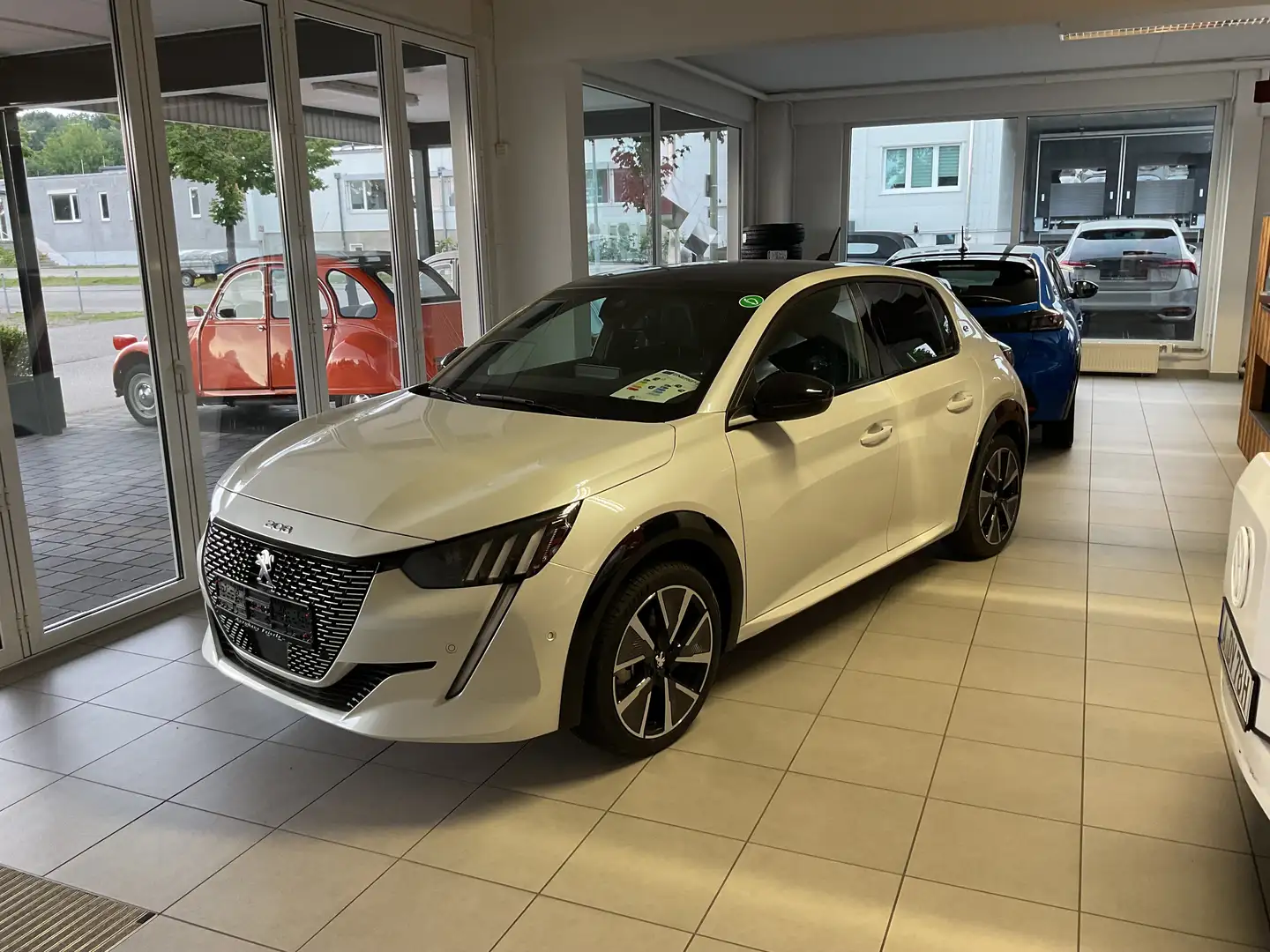 Peugeot 208 e- GT Pack Weiß - 2