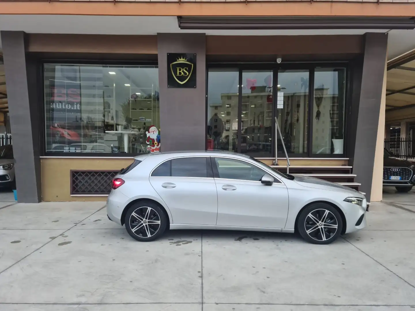 Mercedes-Benz A 180 A 180 d Advanced auto Grigio - 1