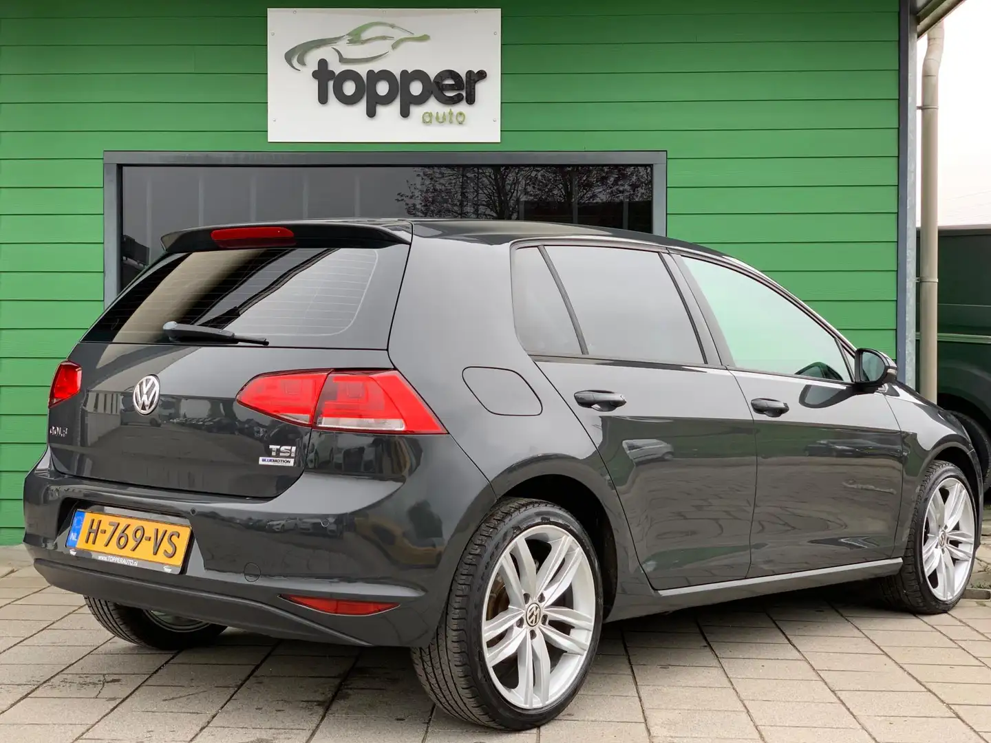 Volkswagen Golf 1.2 TSI Trend Edition | Met Nieuwe APK | Grijs - 2