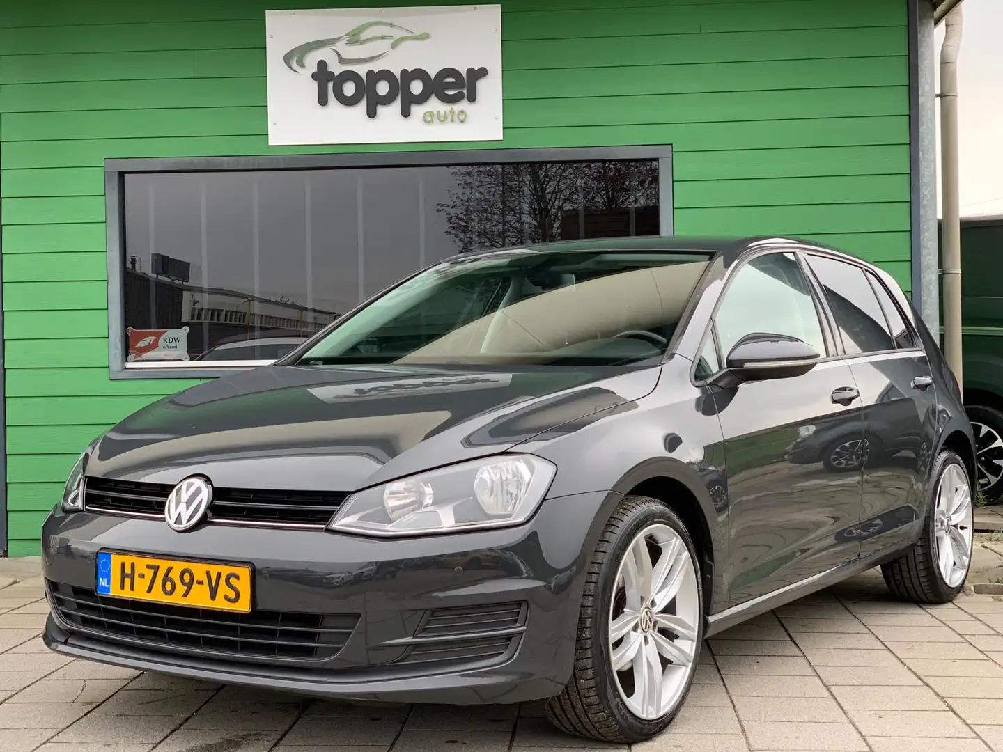 Volkswagen Golf 1.2 TSI Trend Edition | Met Nieuwe APK | Grijs - 1