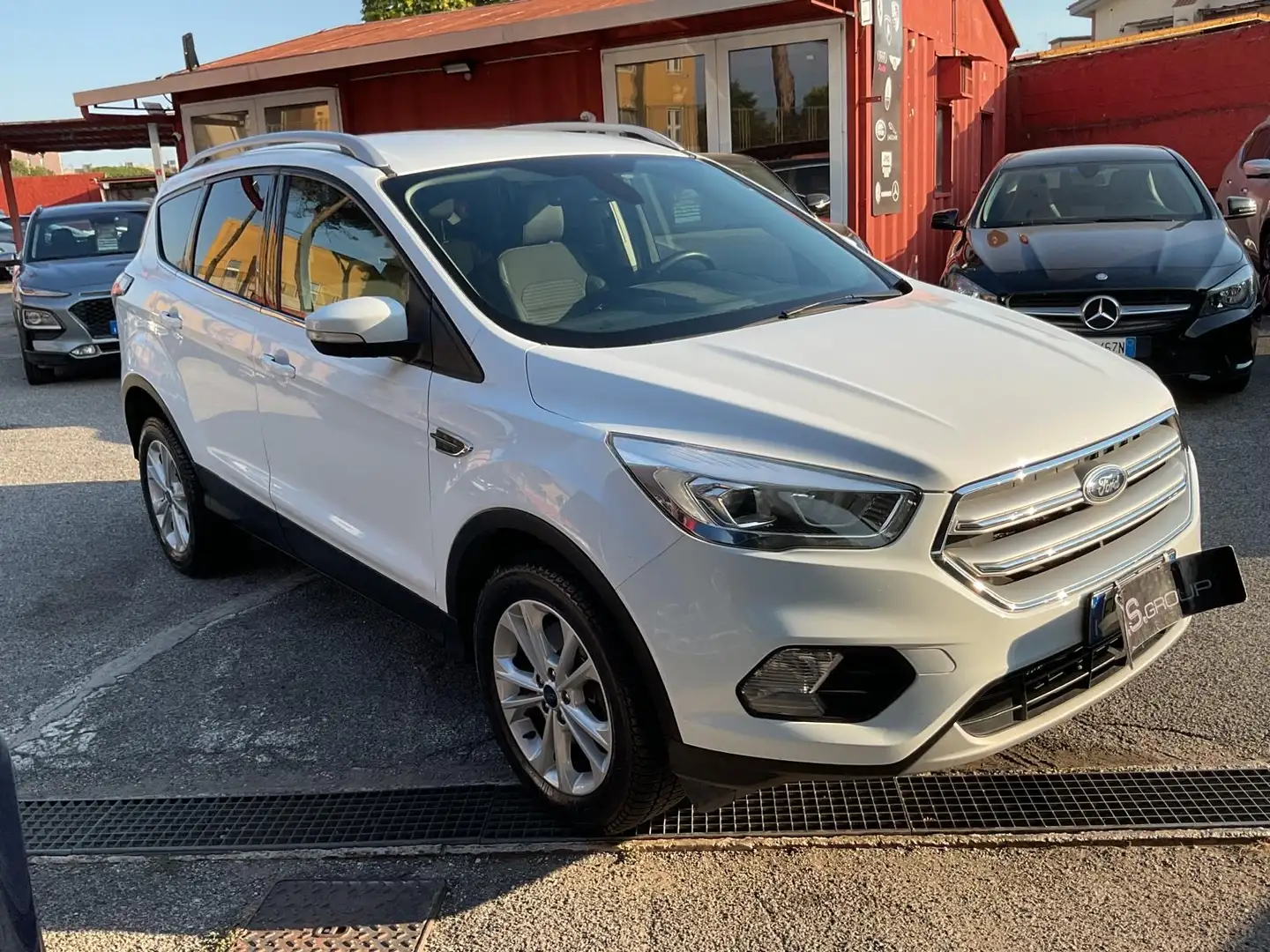 Ford Kuga 1.5 tdci Titanium -2wd 120cv-unipro-automatica-rat - 1