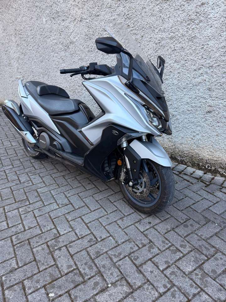 Kymco AK 550