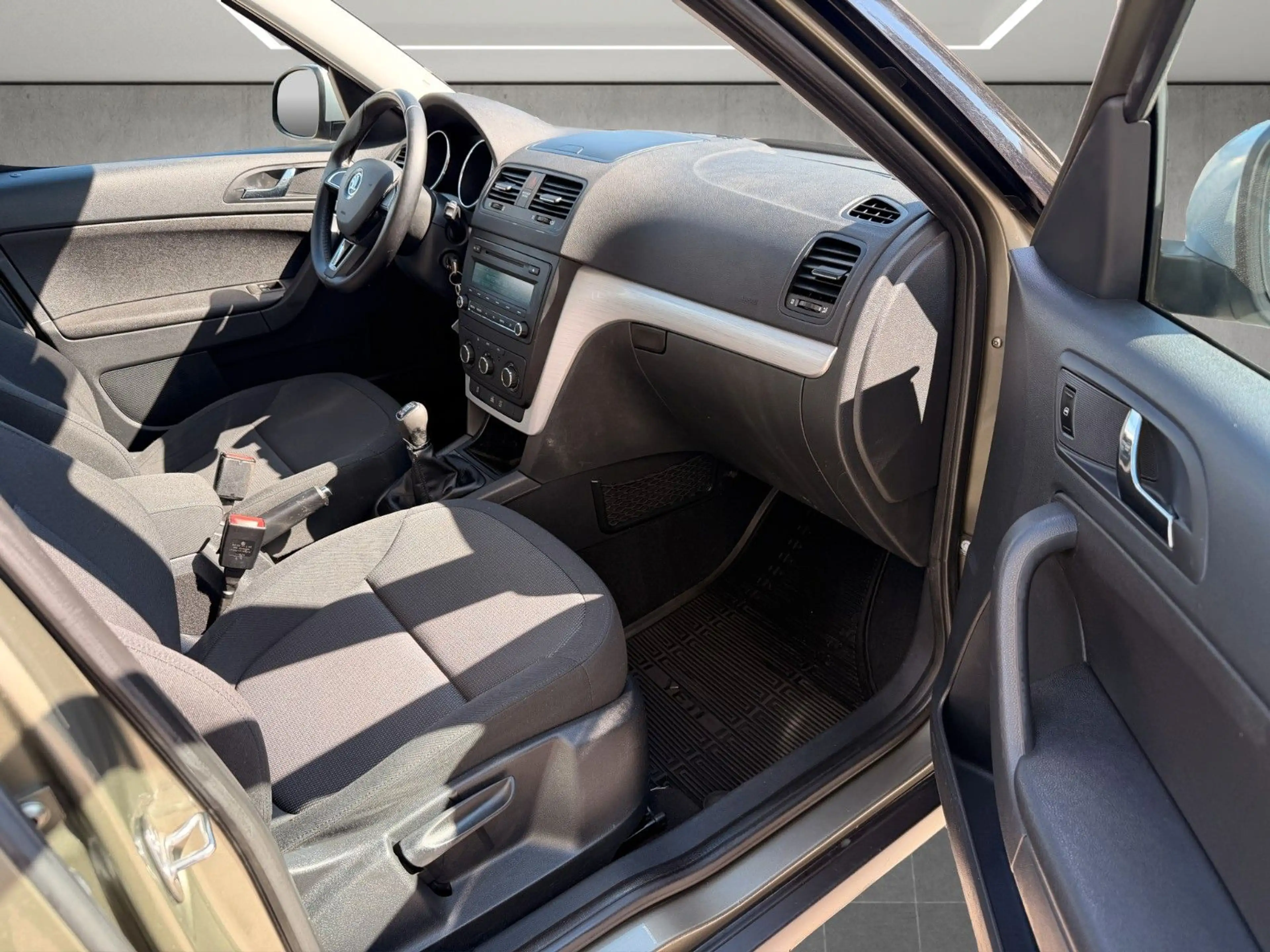 Skoda Yeti 2,0 TDI Ambition Outdoor 4x4*Klima*1.Hand — photo 10