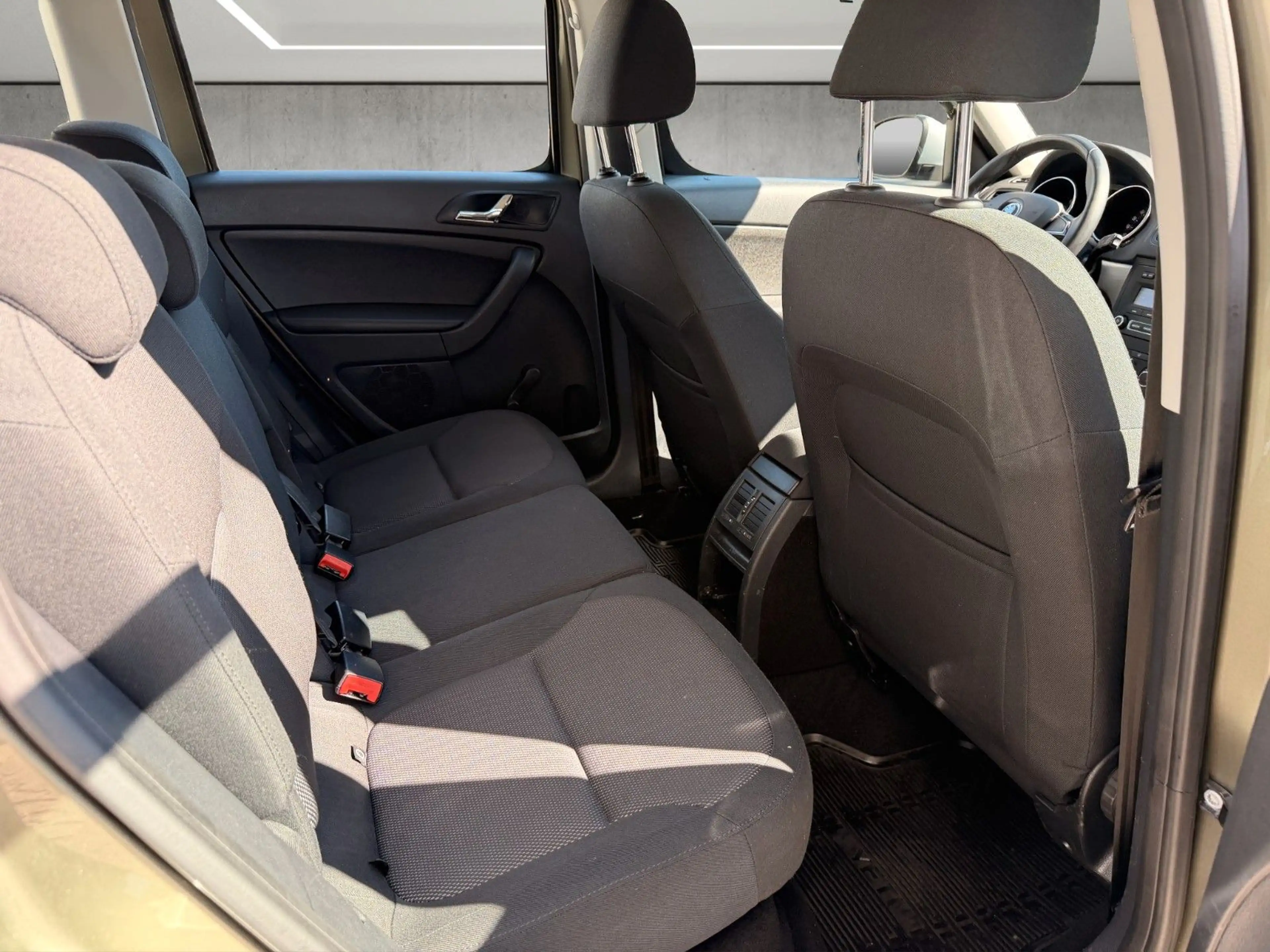 Skoda Yeti 2,0 TDI Ambition Outdoor 4x4*Klima*1.Hand — photo 9