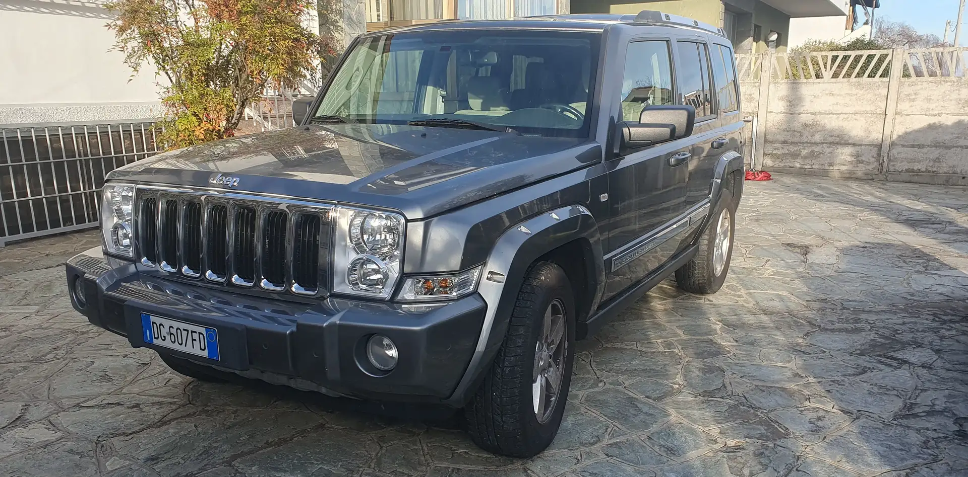 Jeep Commander Commander 3.0 V6 crd Limited auto Silber - 1