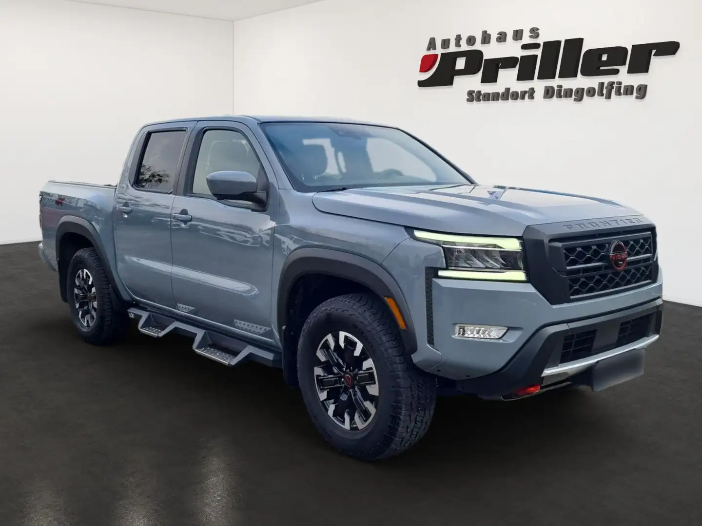 Nissan Frontier 3.8 Pro4X Crew Cab/AHK/Leder/LED/Apple Gri - 2