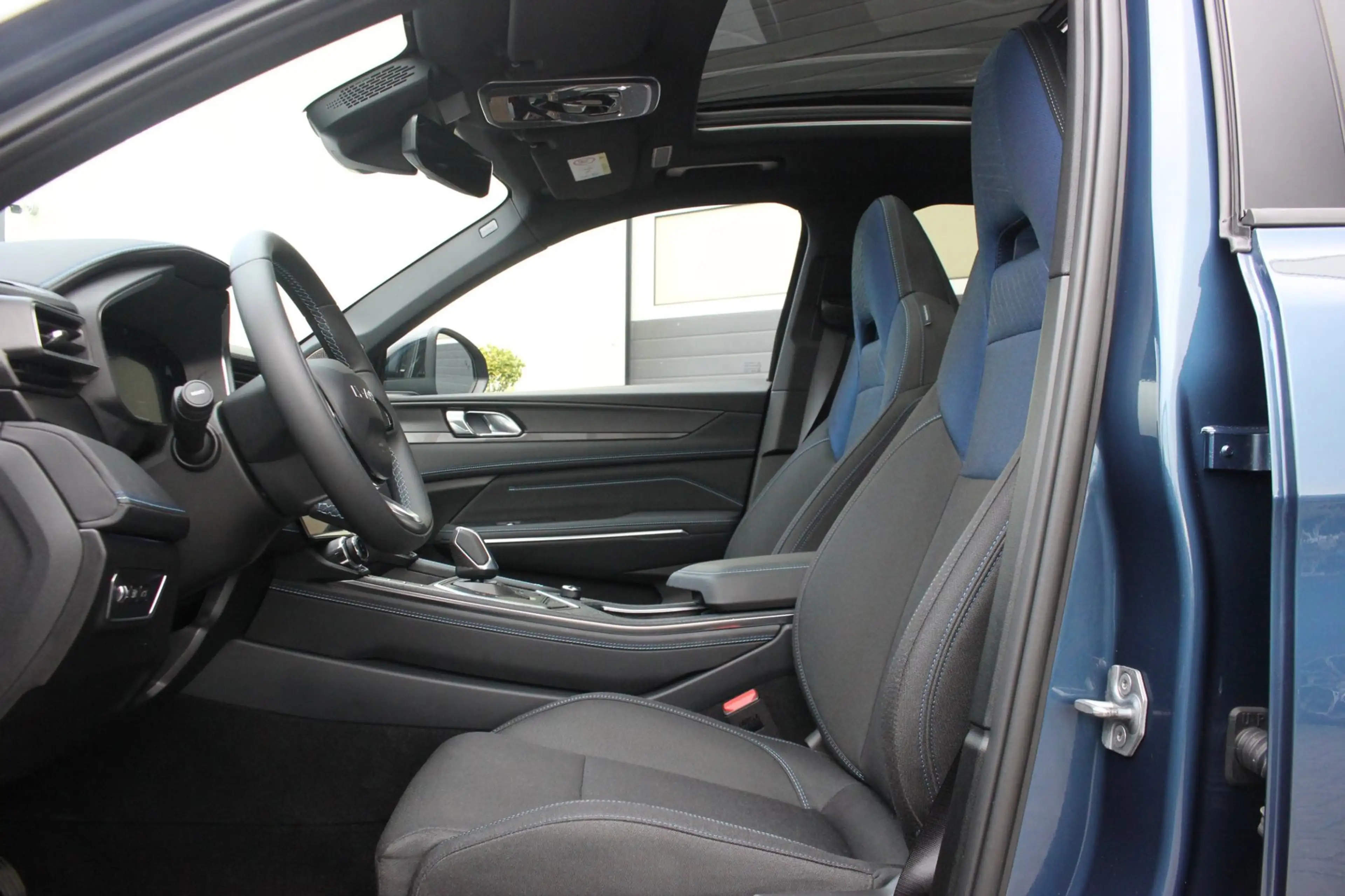 Lynk & Co 01 1.5 PHEV Plug-in hybrid | NAP | Donkere Hemelbekle — photo 13