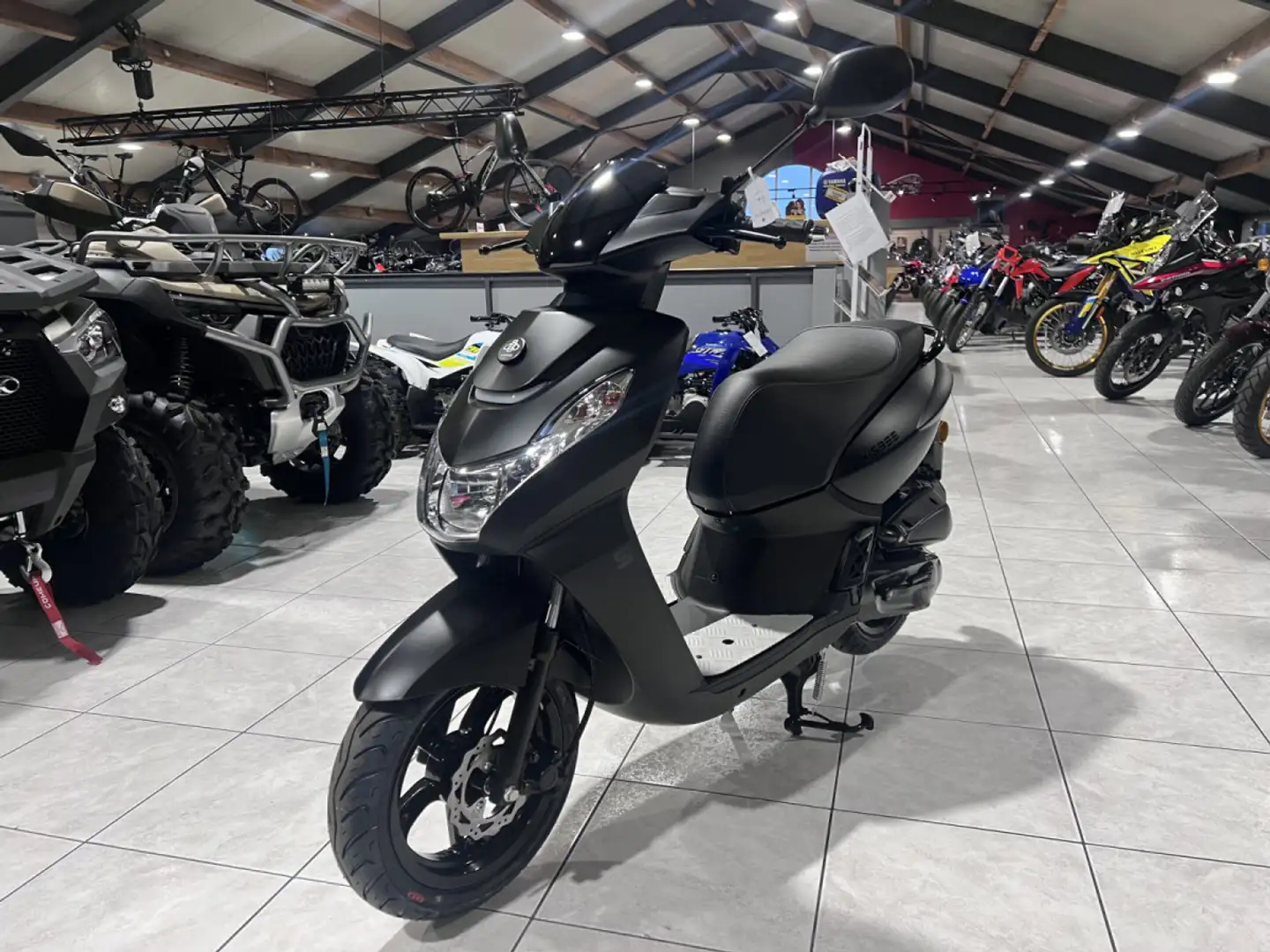 Peugeot Kisbee Black Edition CL A   25 km/h Negro - 2