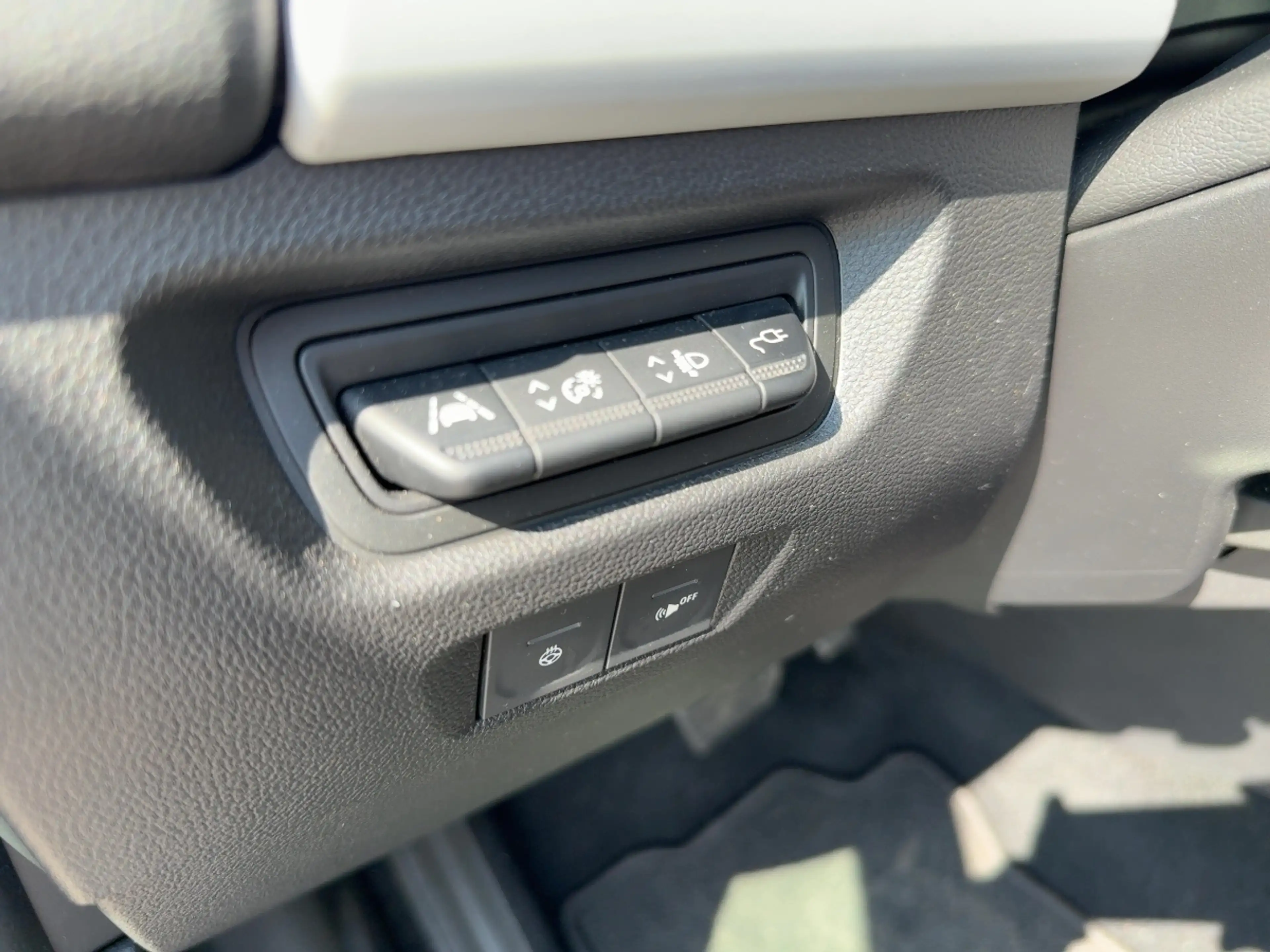 Renault ZOE Z.E.50 — photo 14