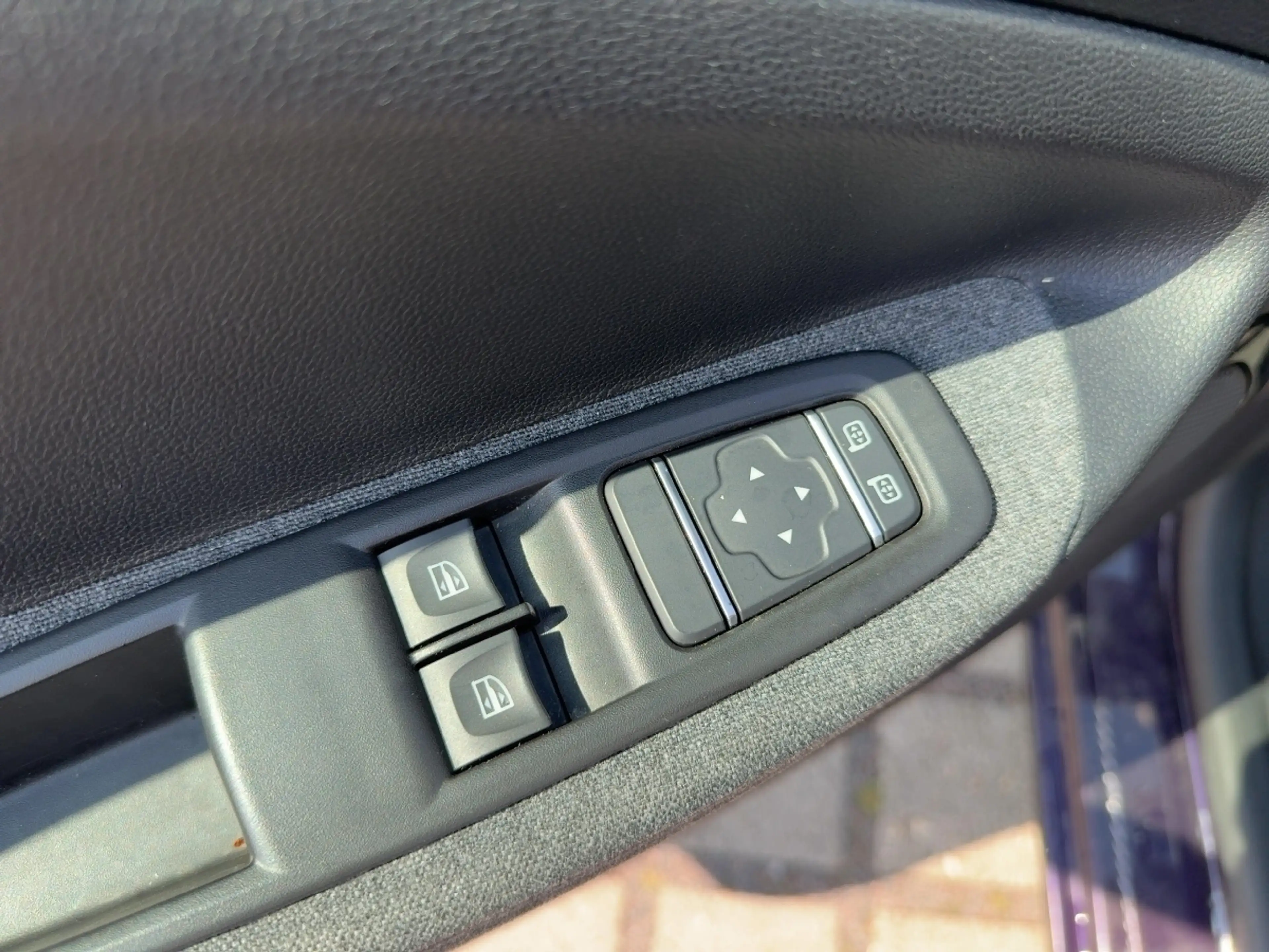 Renault ZOE Z.E.50 — photo 13