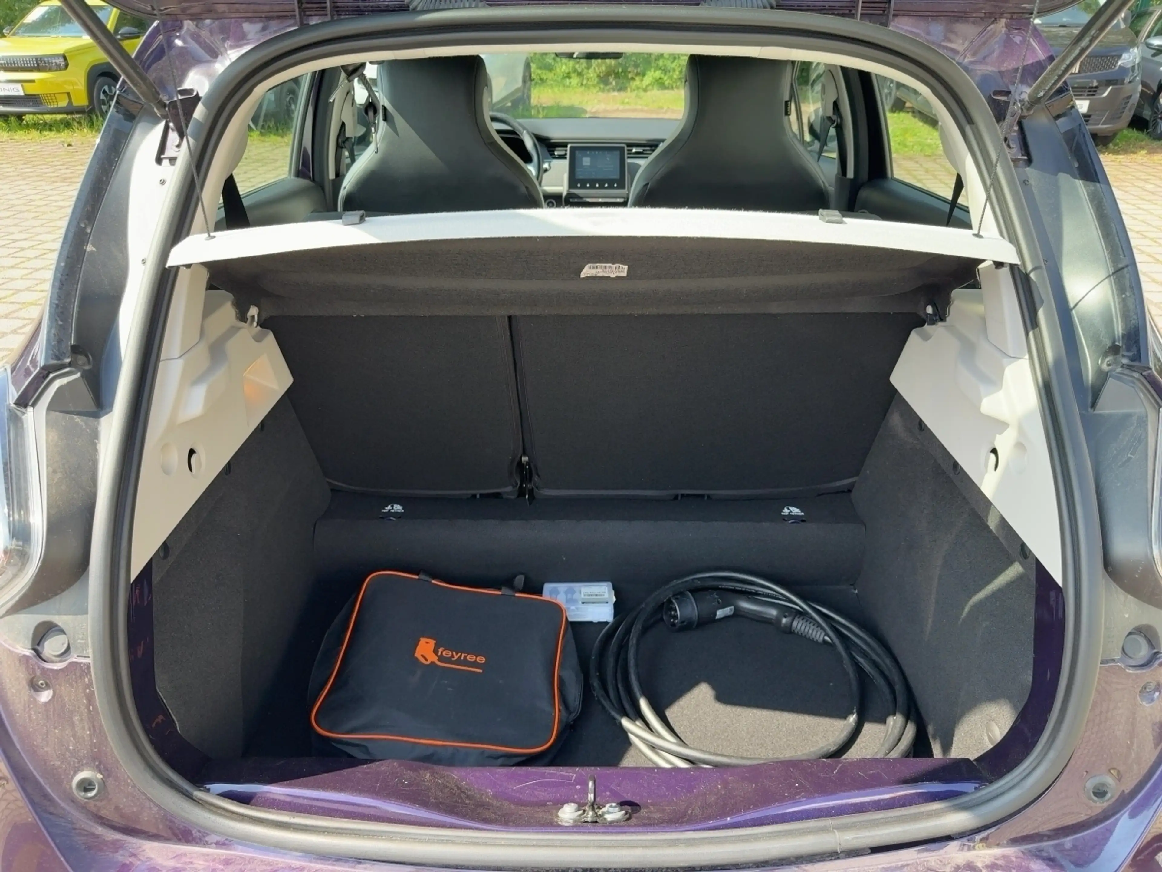 Renault ZOE Z.E.50 — photo 6