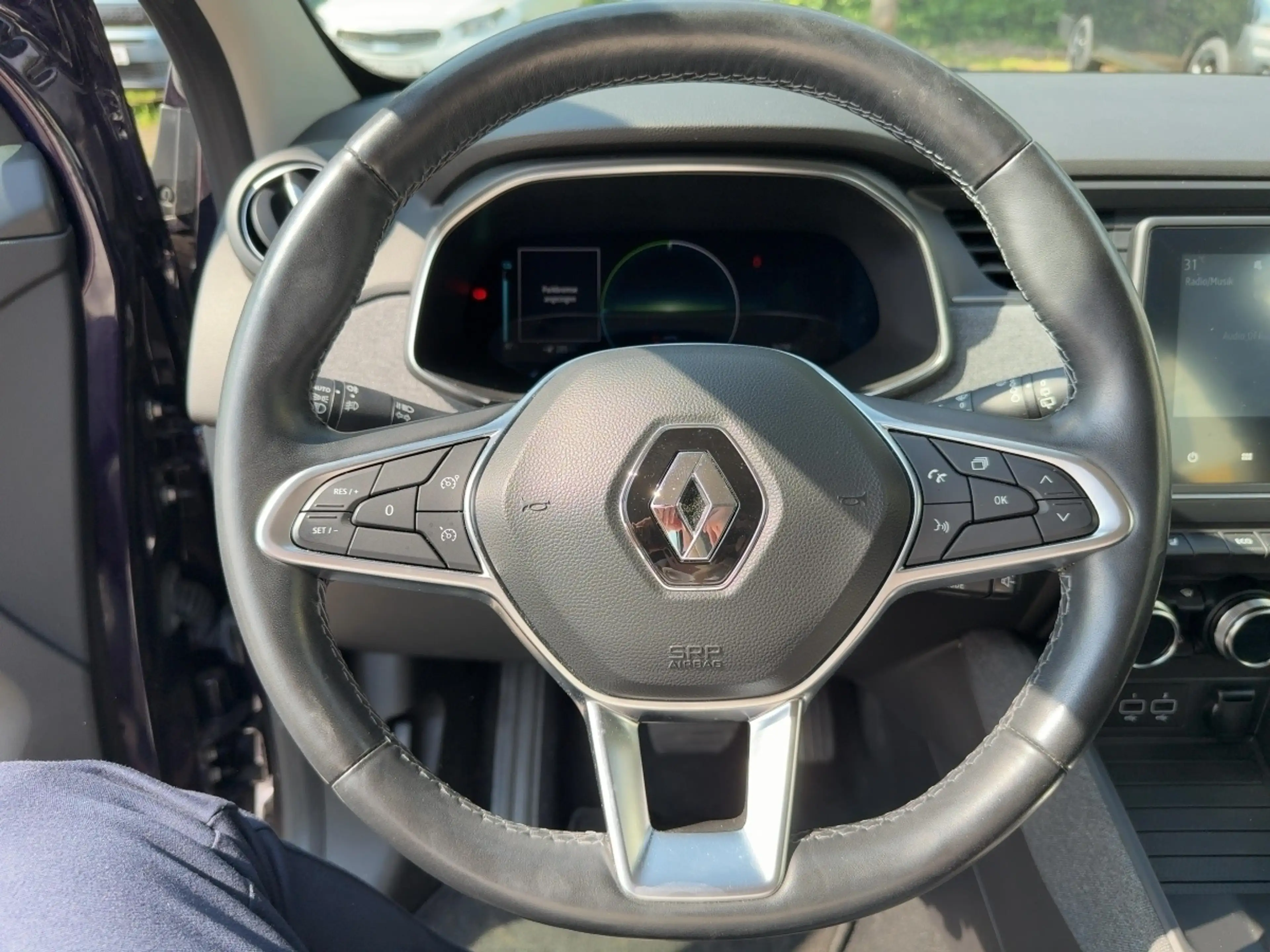 Renault ZOE Z.E.50 — photo 10