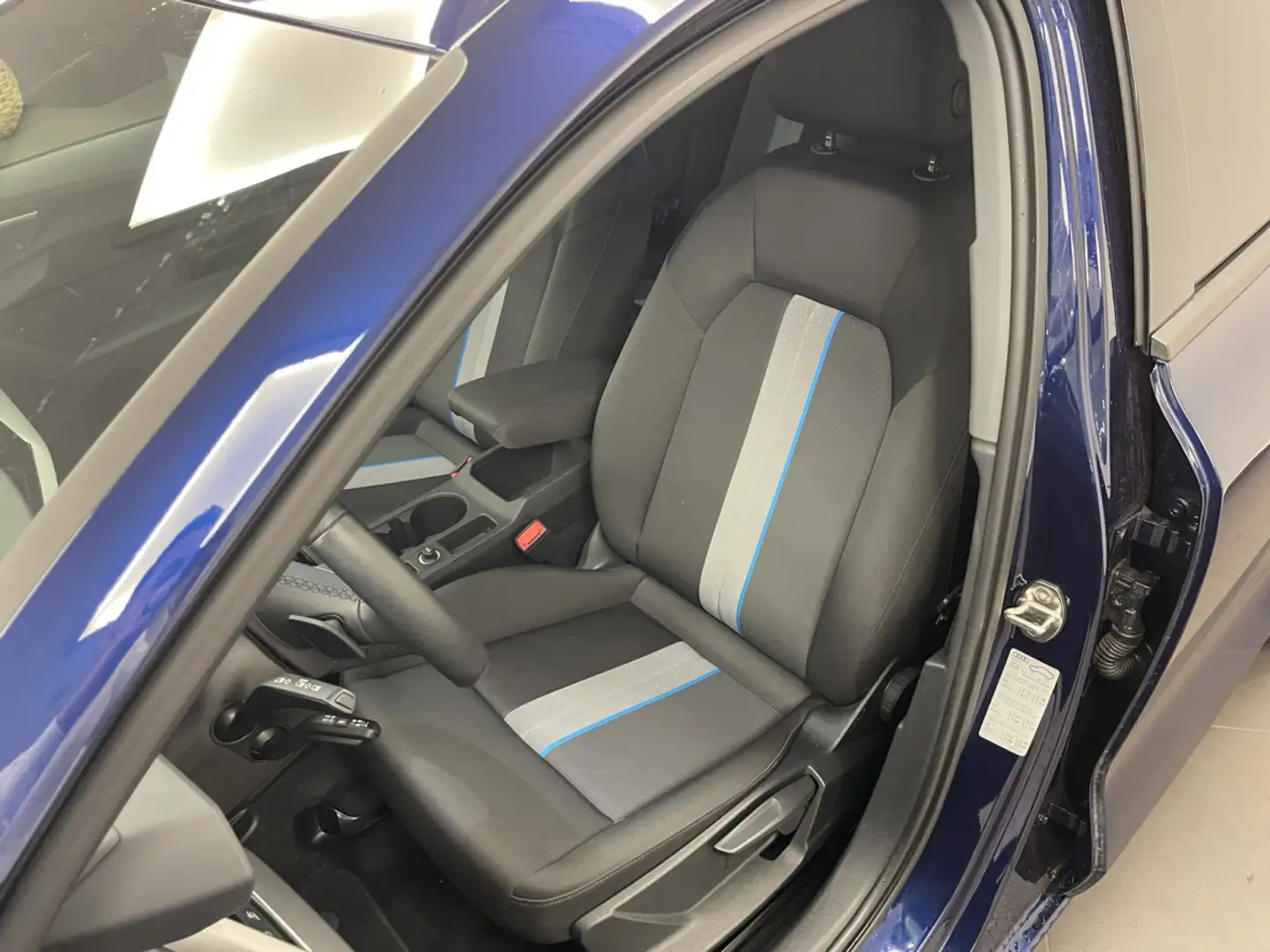 Audi A3 Sportback 40 TFSIe 204 CV / 150 kW S tronic Bleu - 2