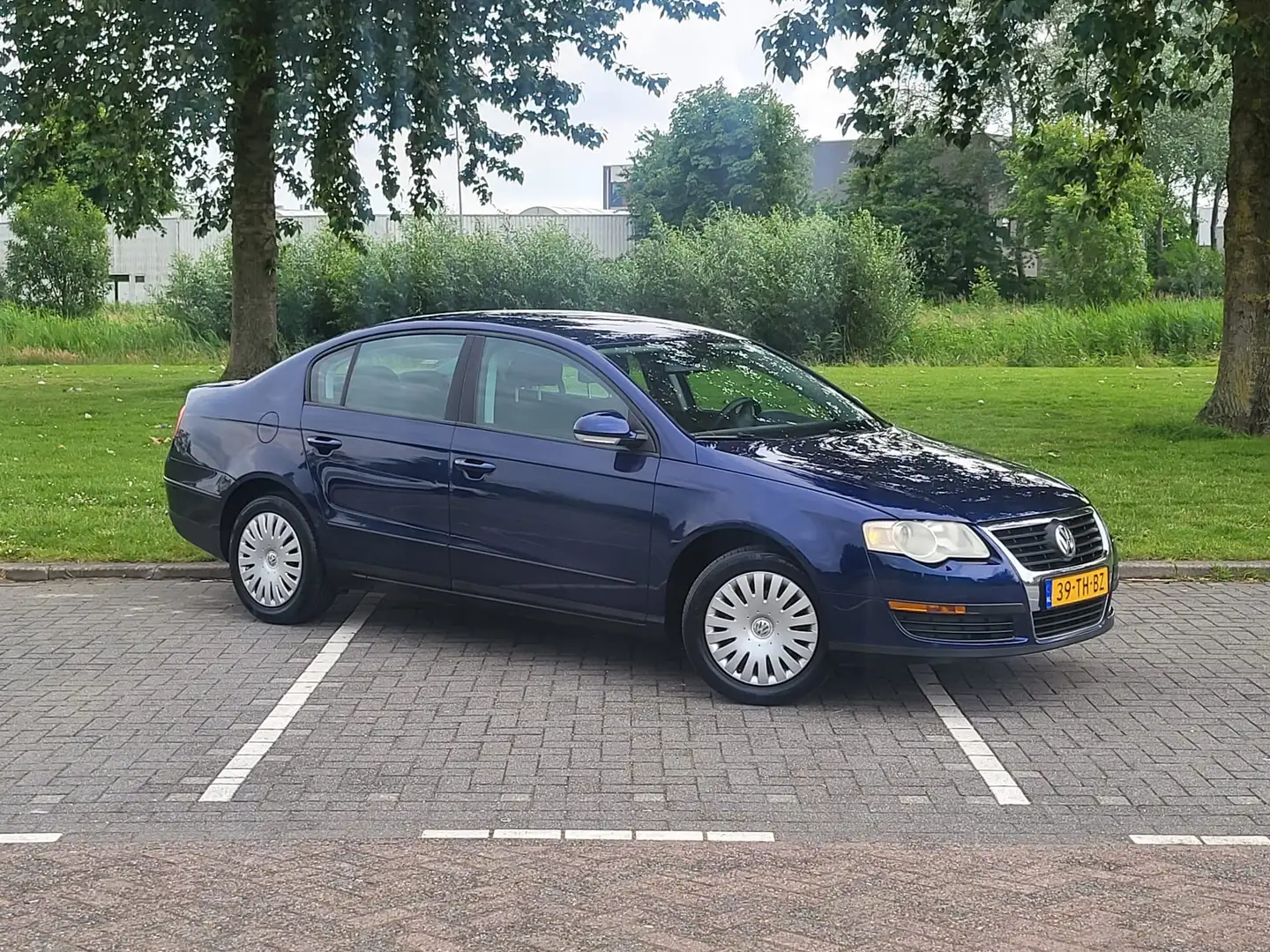 Volkswagen Passat 1.6 FSI Trendline NIEUWE APK | NETTE AUTO Bleu - 1