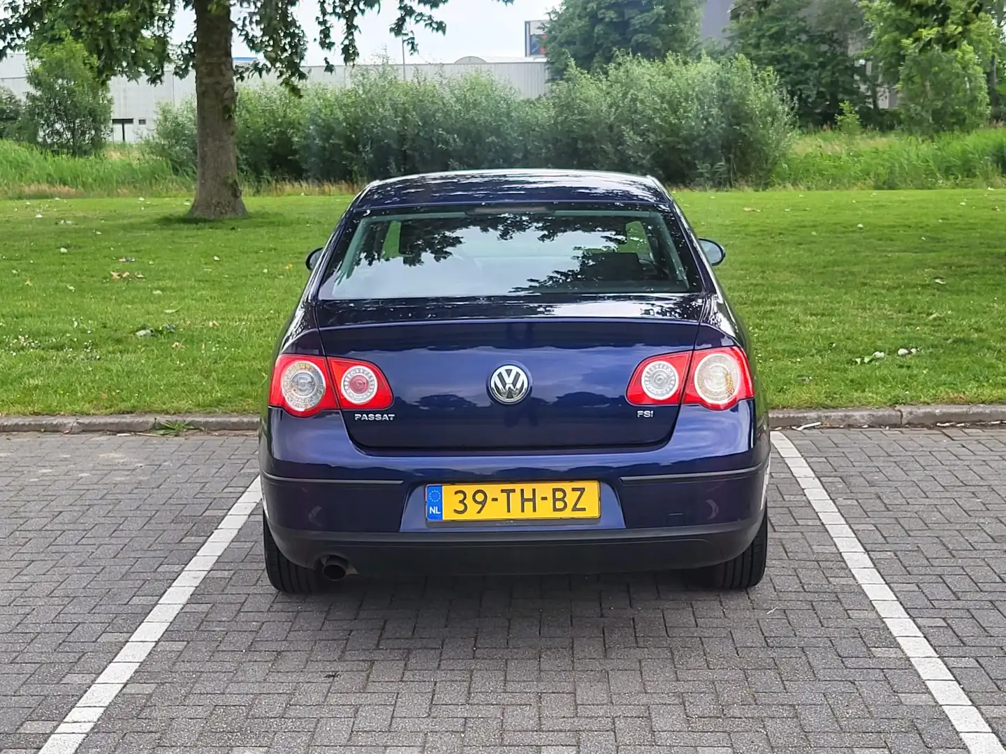 Volkswagen Passat 1.6 FSI Trendline NIEUWE APK | NETTE AUTO Bleu - 2