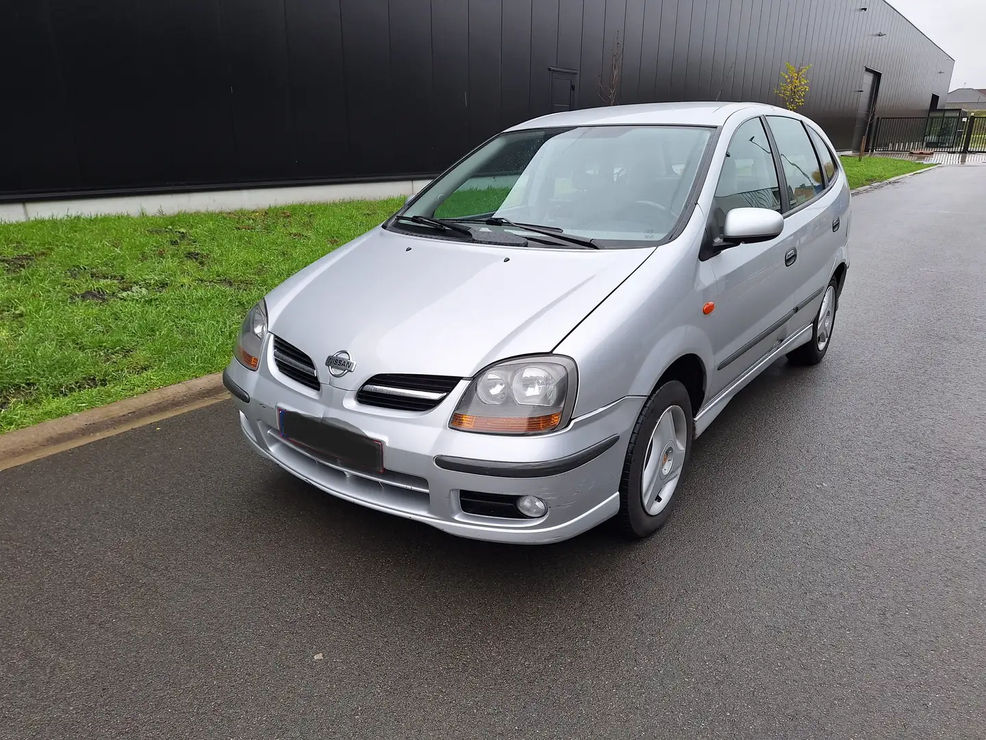 Nissan Almera Tino Almera Tino Argintiu - 1