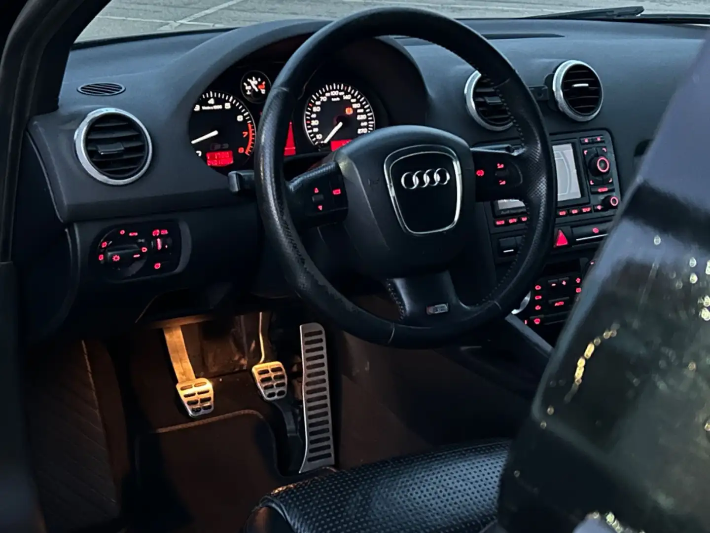 Audi S3 2.0 TFSI quattro 6-Gang Чорний - 2